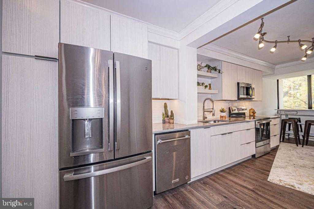 1805 Crystal Dr Apt 403s