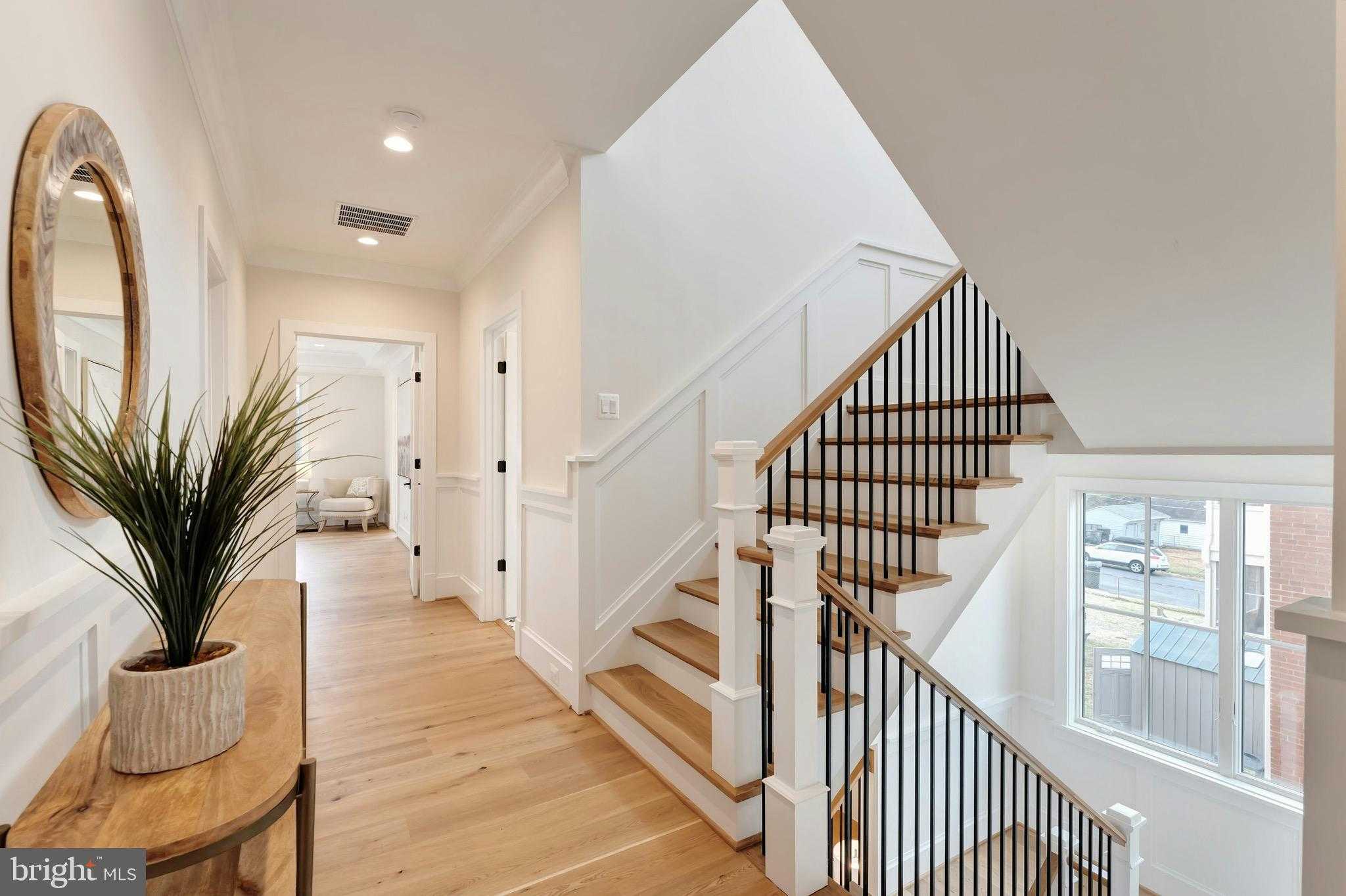 907 N Highland St photo 30