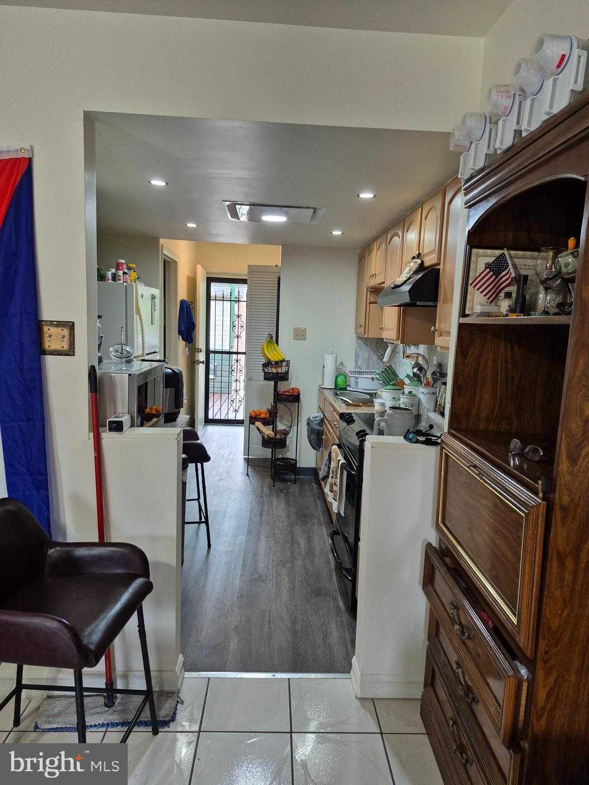 555 Woodward St photo 31