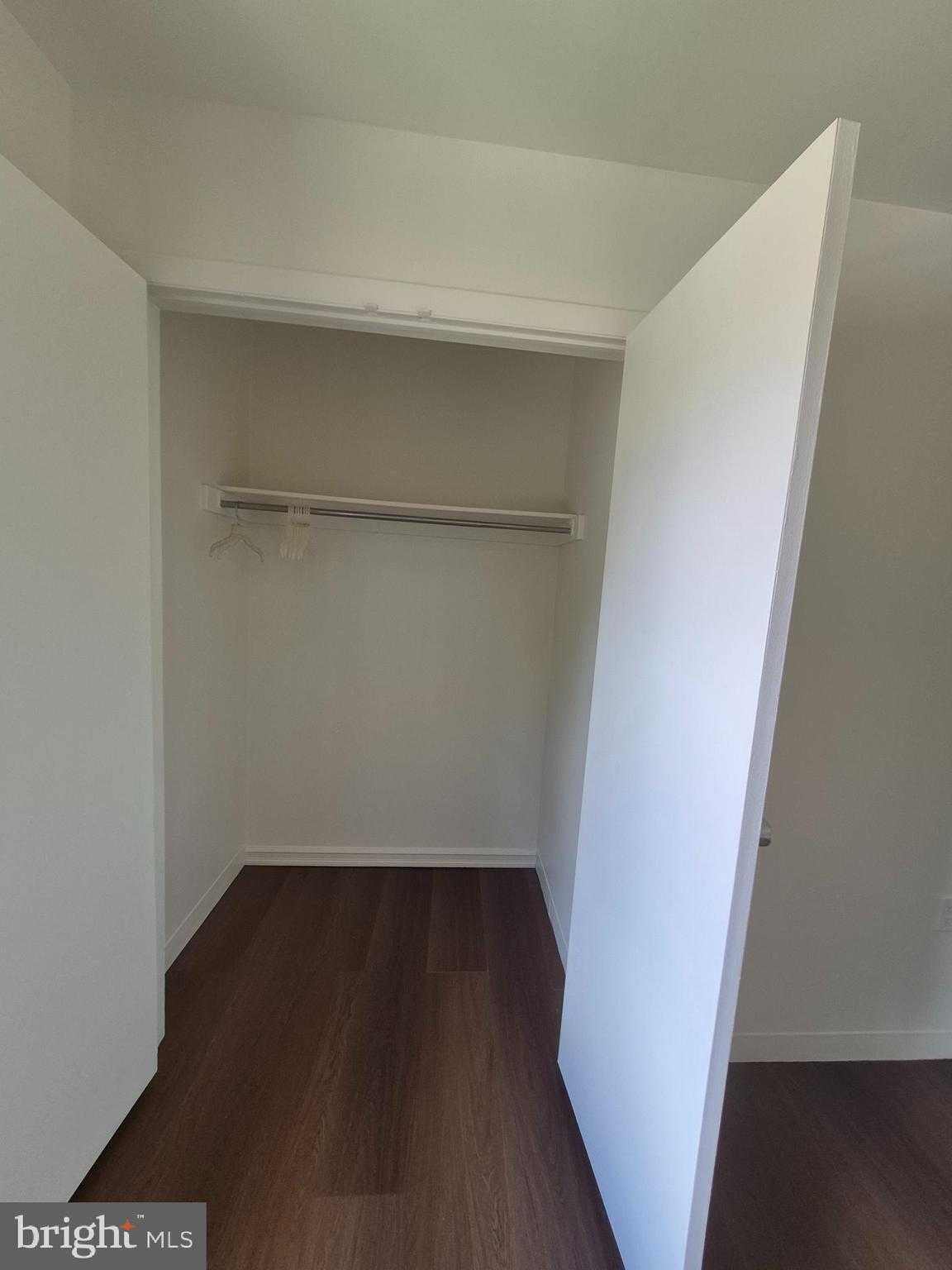 555 Woodward St photo 6