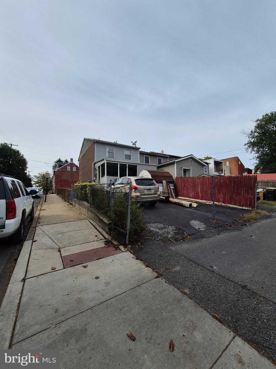 555 Woodward St photo 60