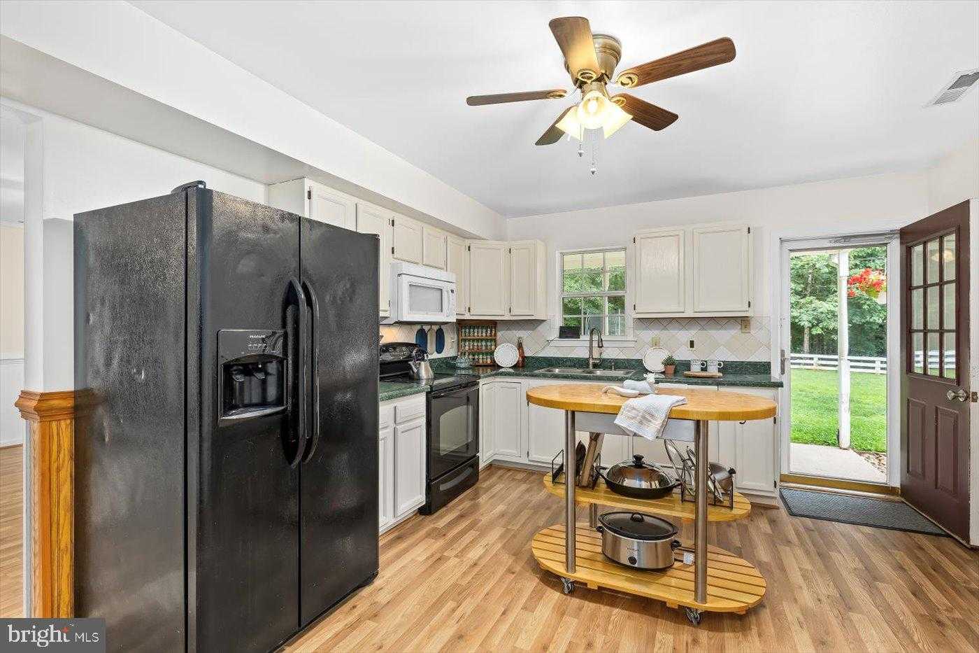 319 Fox Hunters Ln photo 24