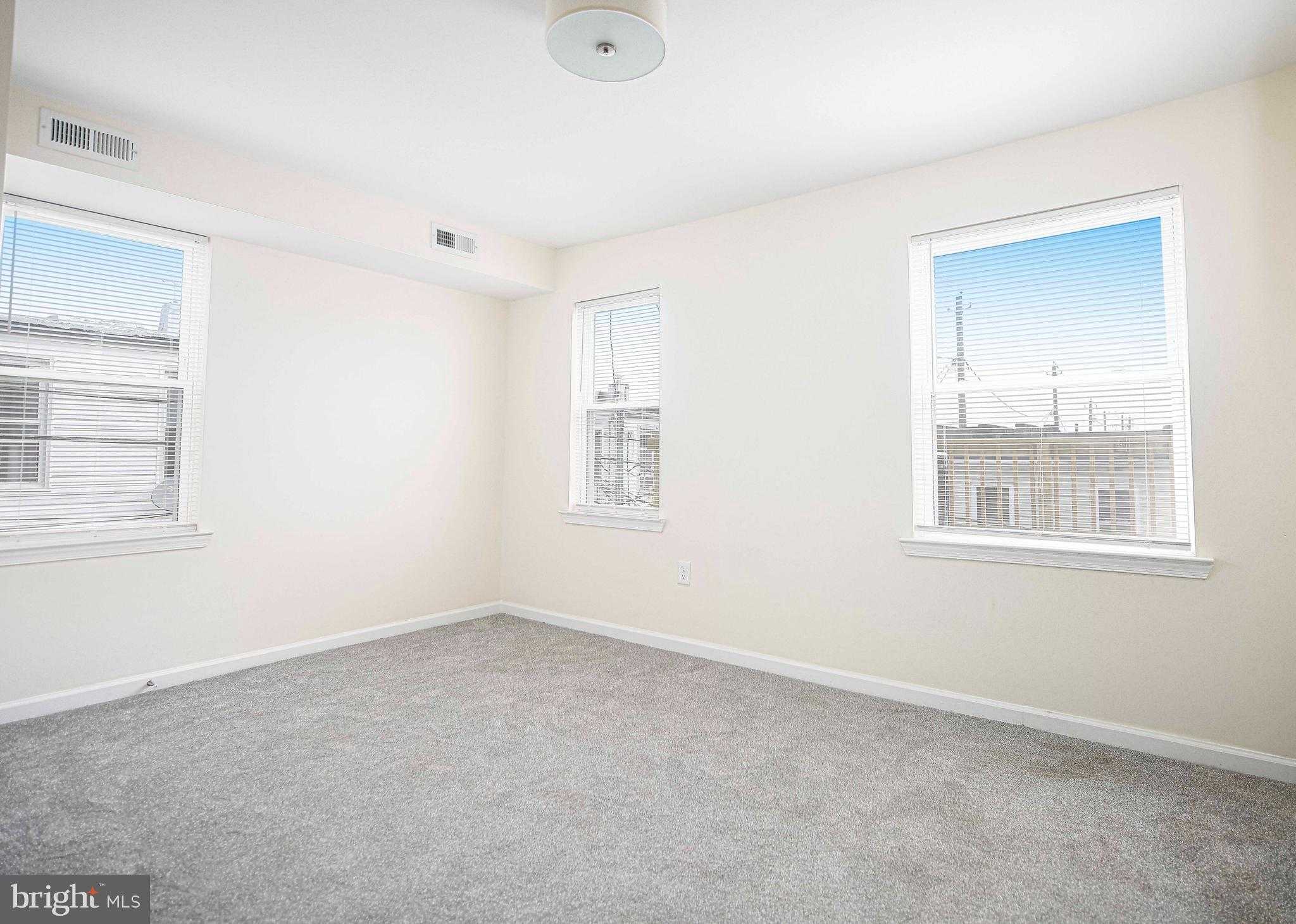 535 N Decker Ave photo 15