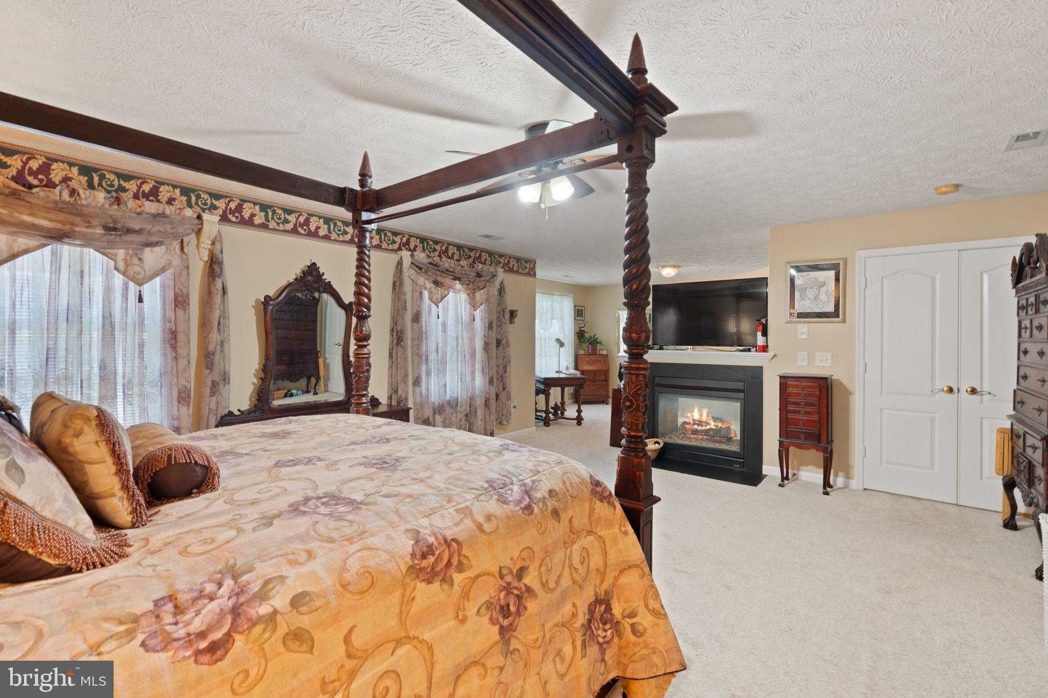 1002 Black Oak CT photo 31