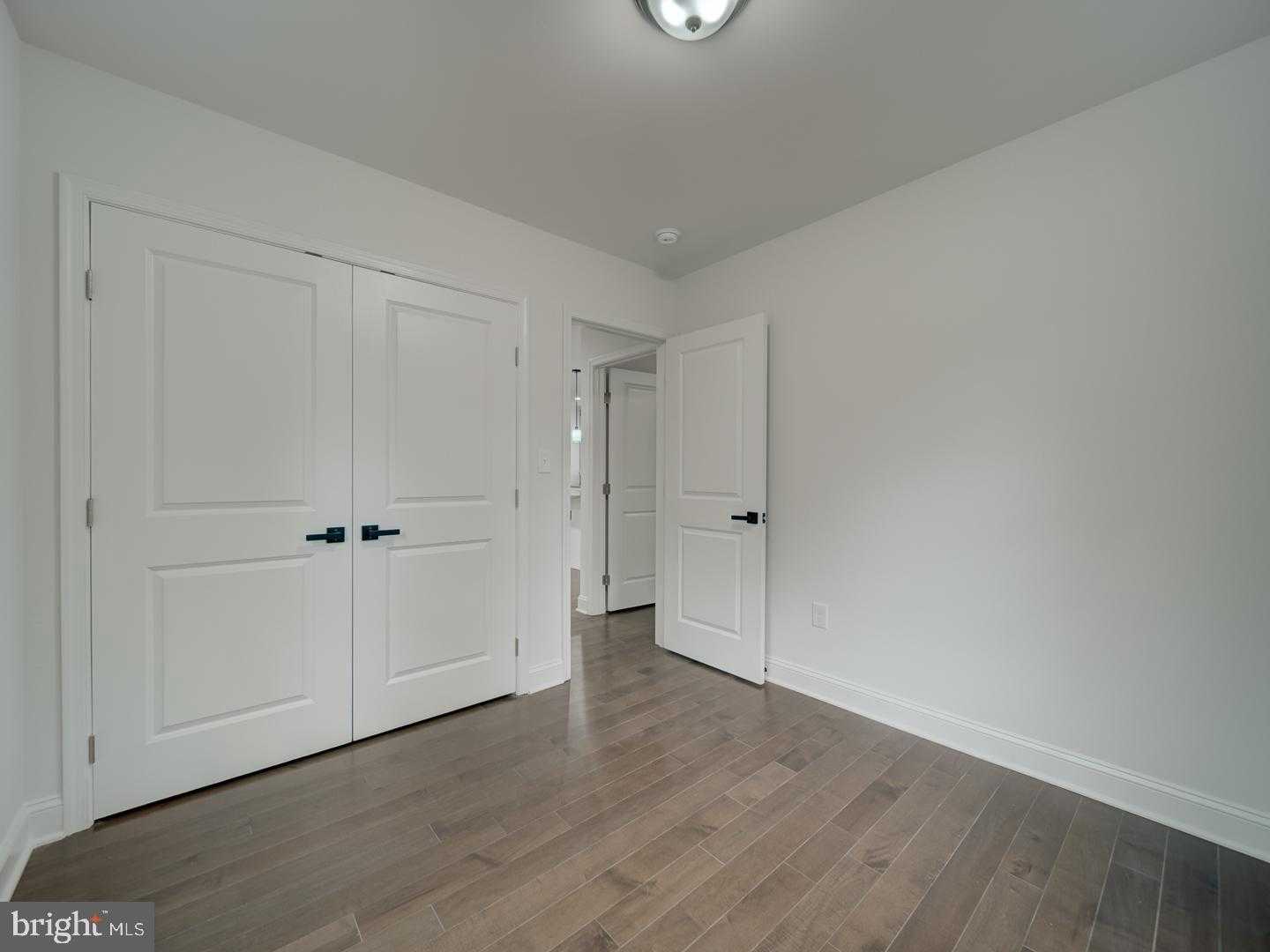 3912 Livingston St photo 41