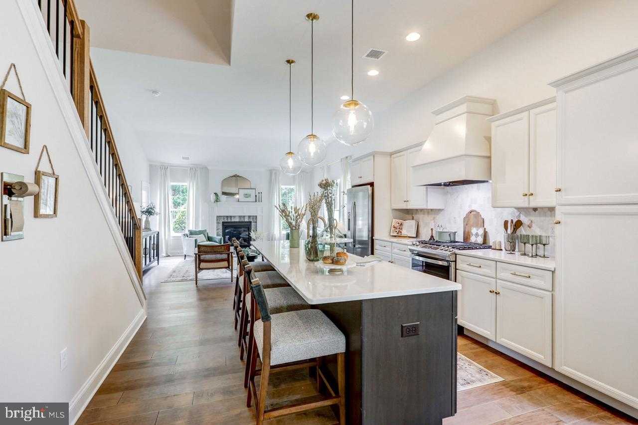 140 Village Dr photo 10