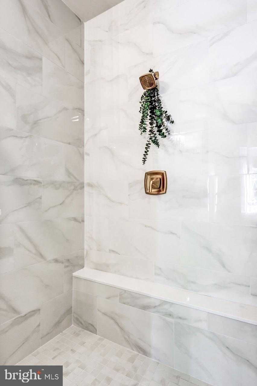 140 Village Dr photo 24