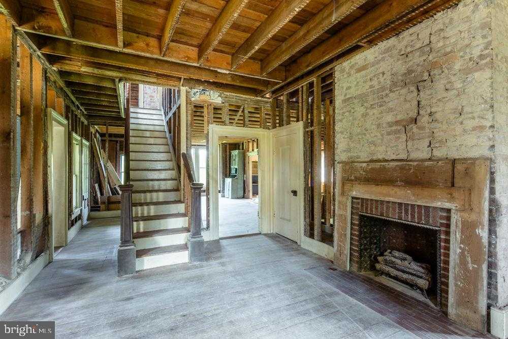 8748 N Valley Pike photo 4