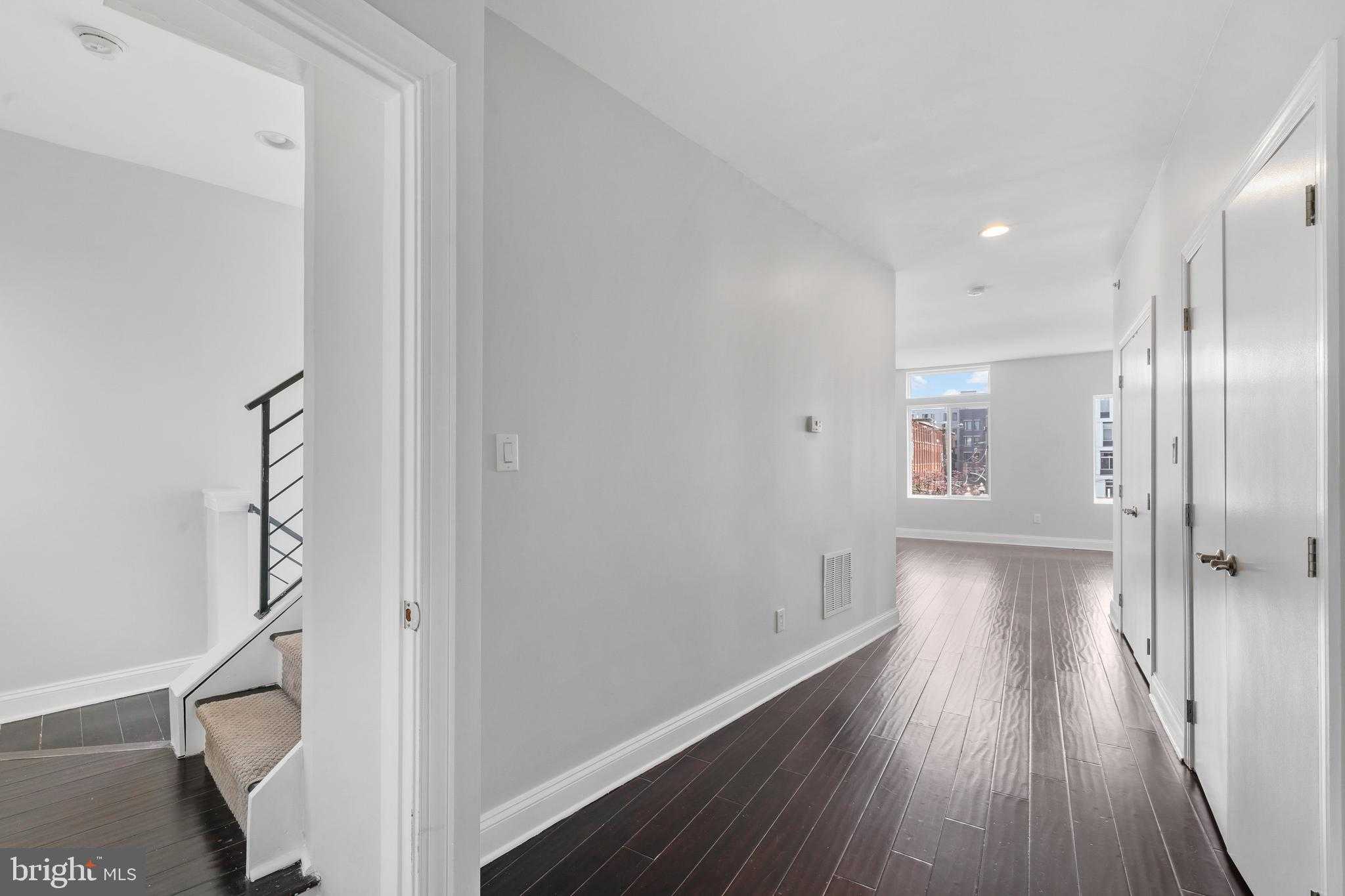 1146 N Orianna St photo 33