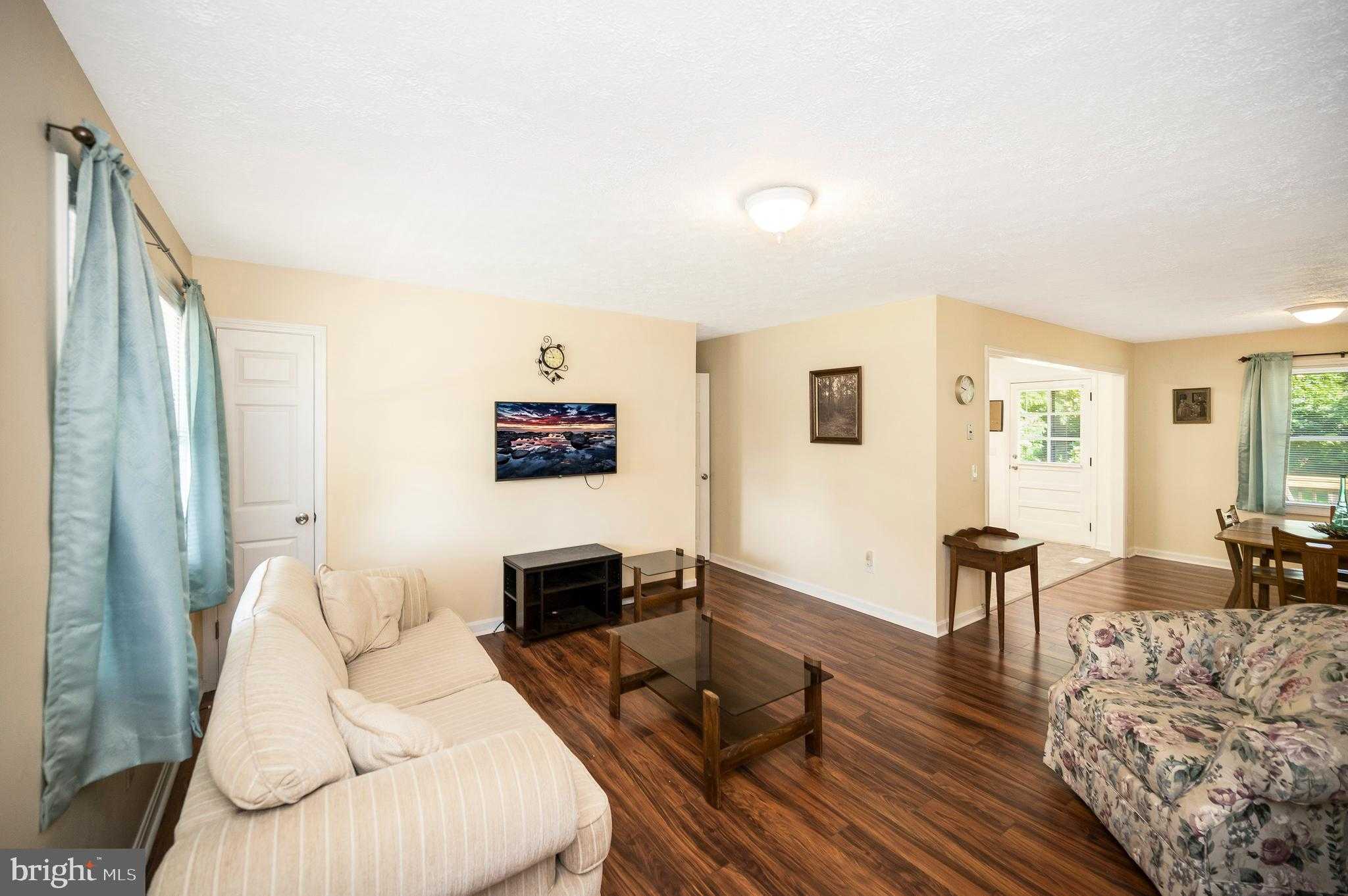 1406 Lakeview Pkwy photo 4