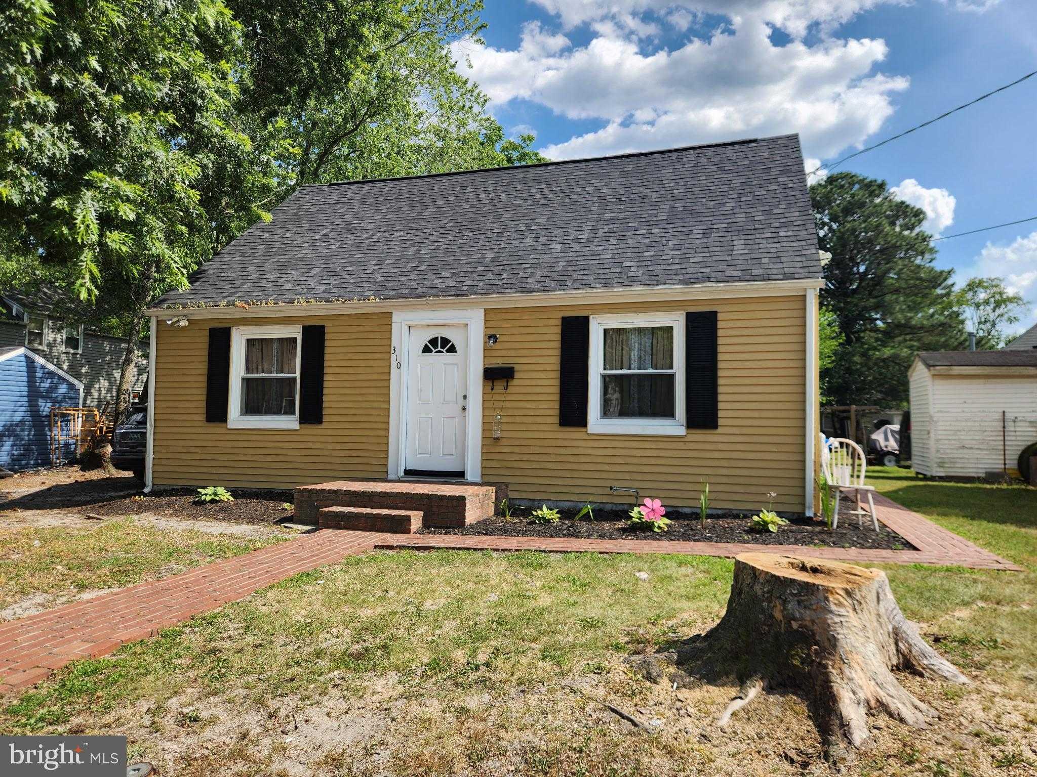 310 Princeton Ave photo 3