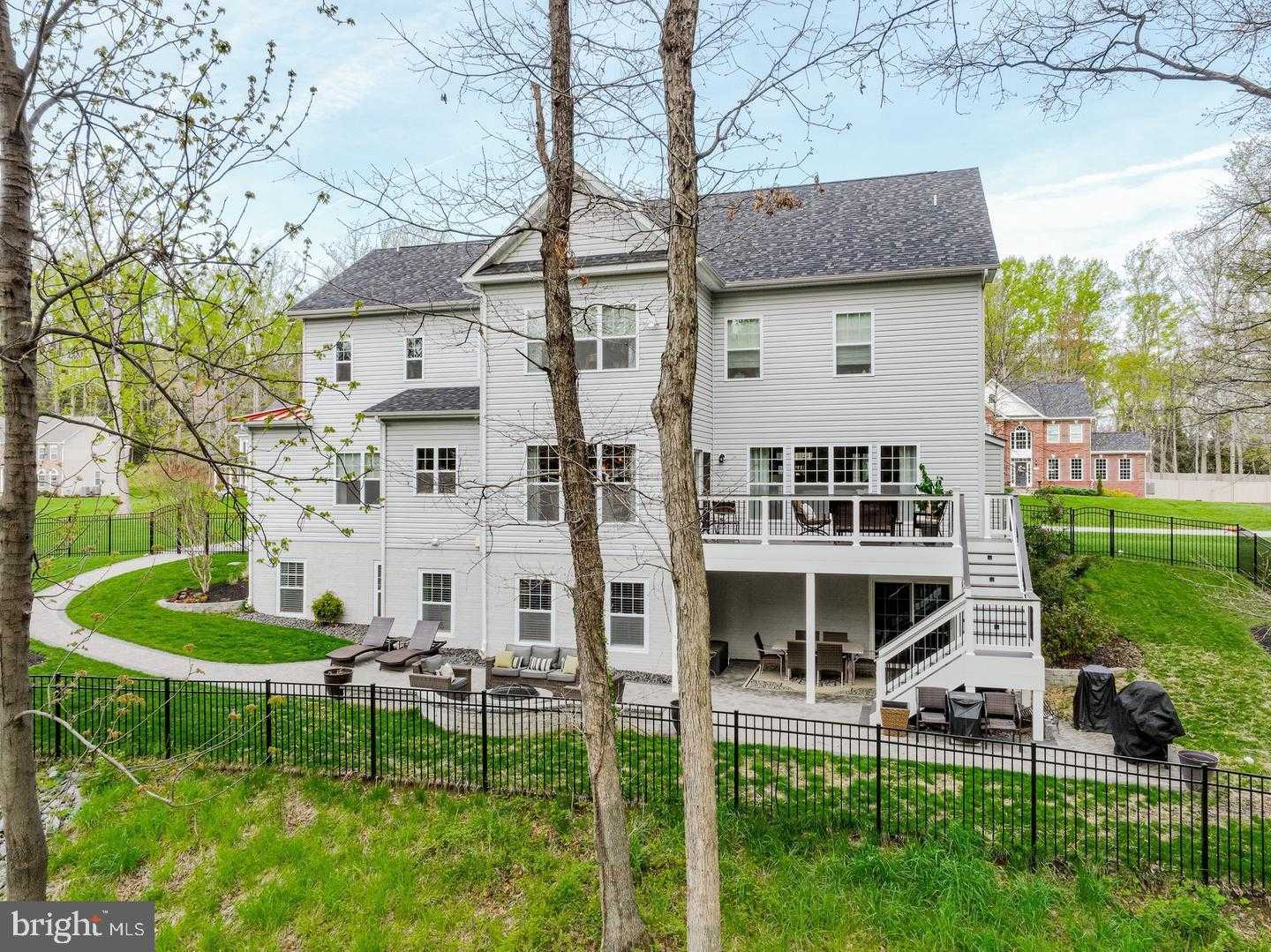 927 Heatherfield Ln photo 3