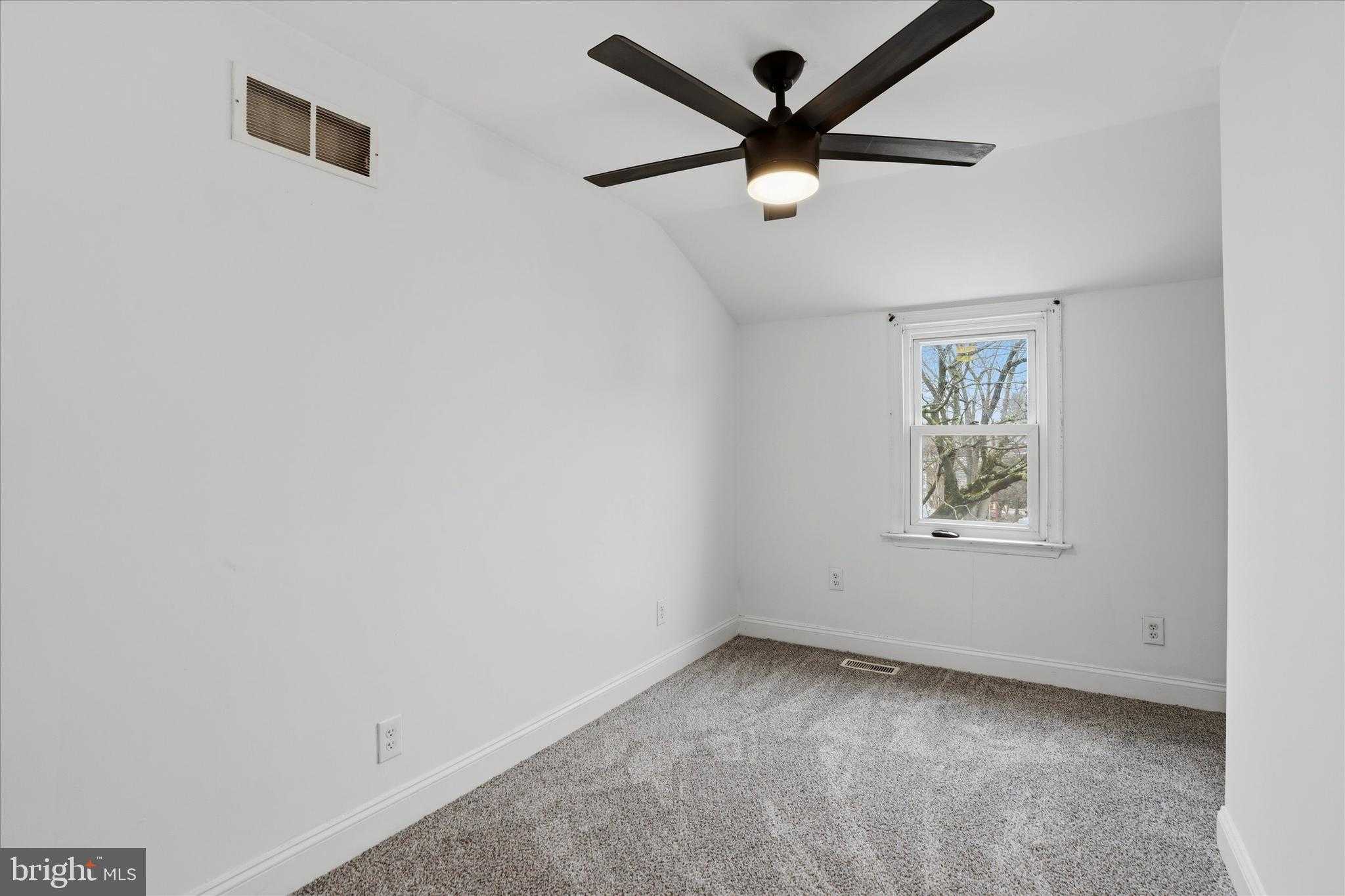 1137 Mulberry St photo 10