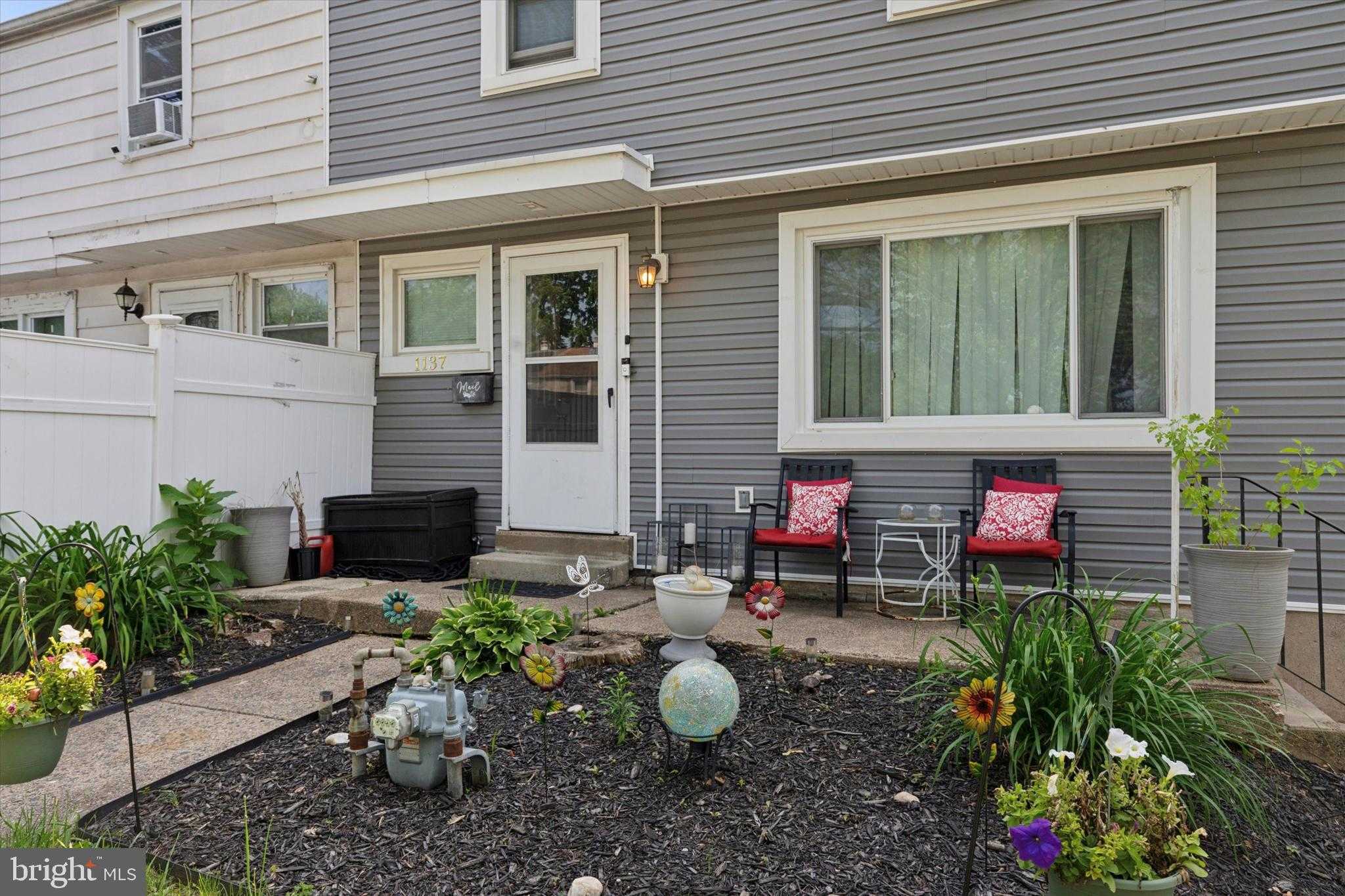 1137 Mulberry St photo 3