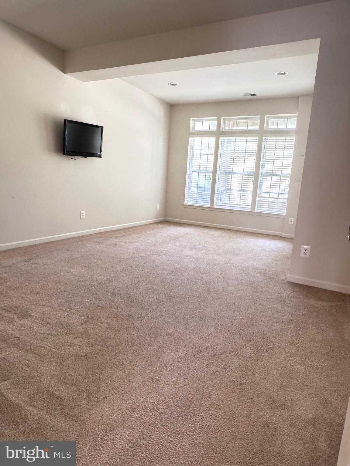 309 Monroe Point Dr photo 4