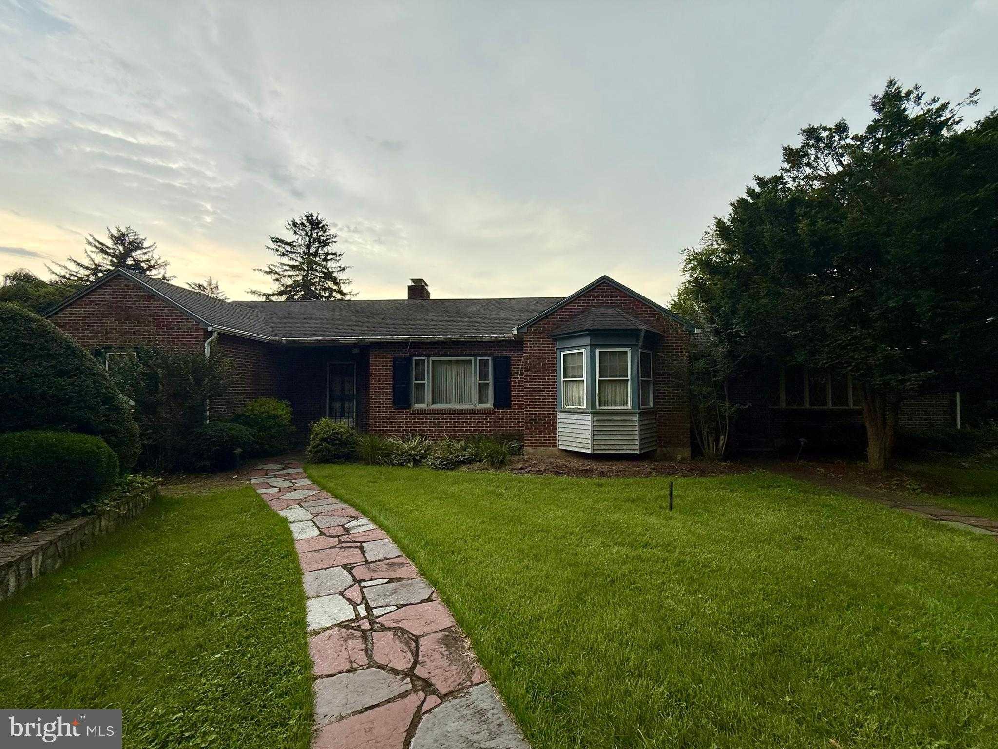 1709 Golf Rd, Reading