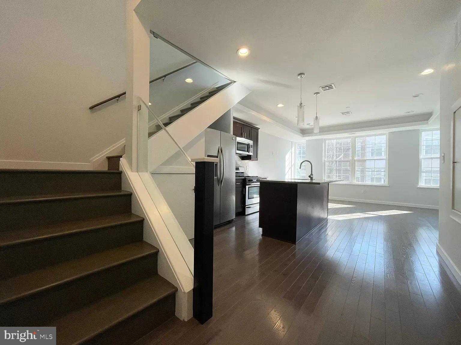 1334 N 7th St Apt 1 photo 44