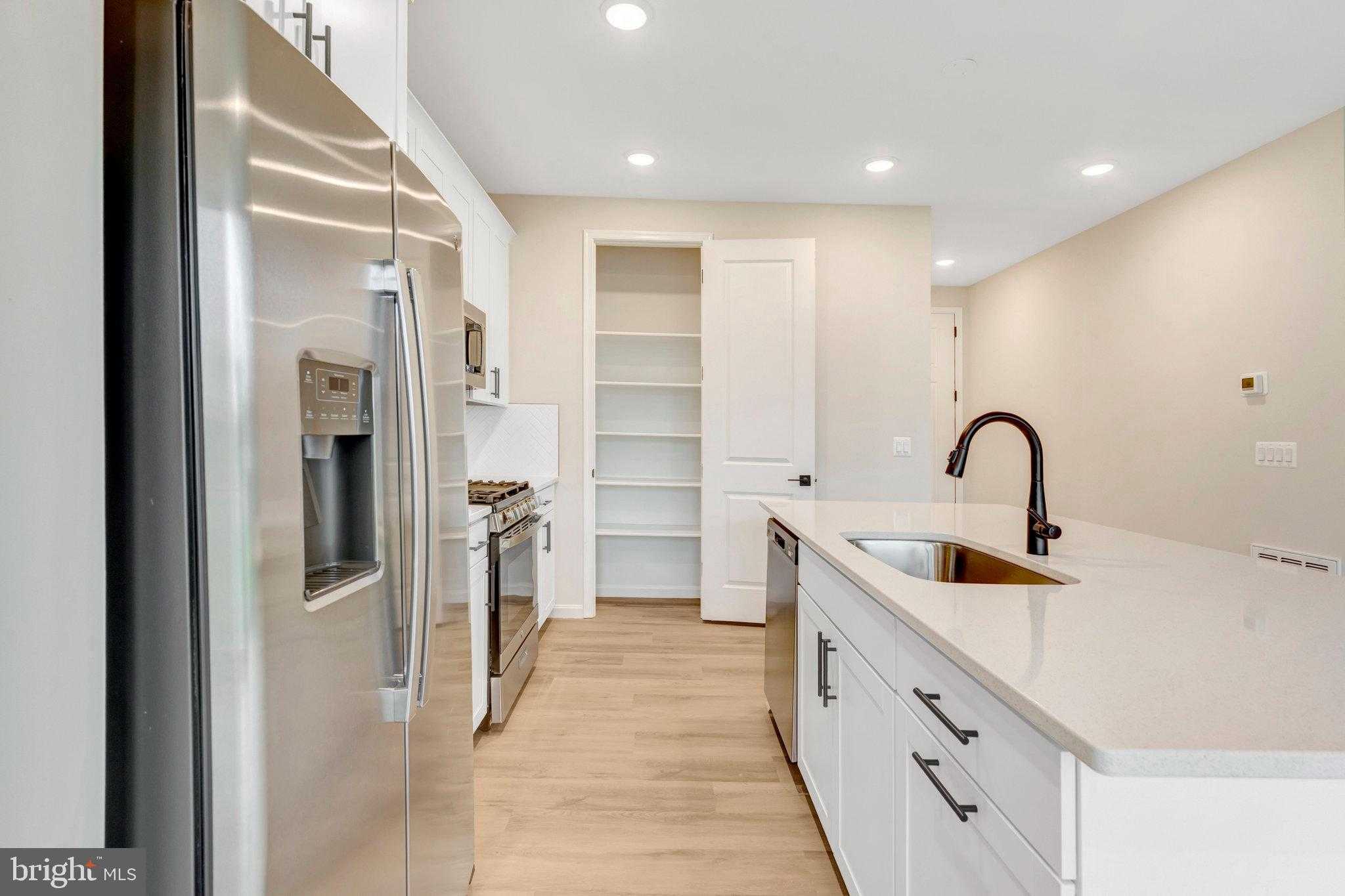 102 Midsummer Ln photo 11