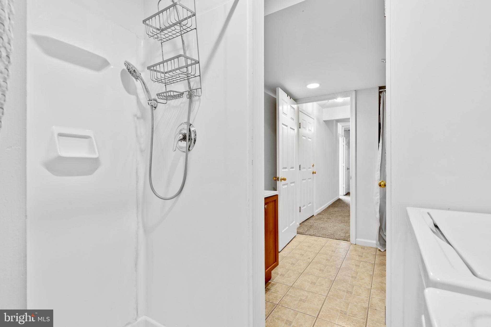 437 Kenneth Sq photo 31