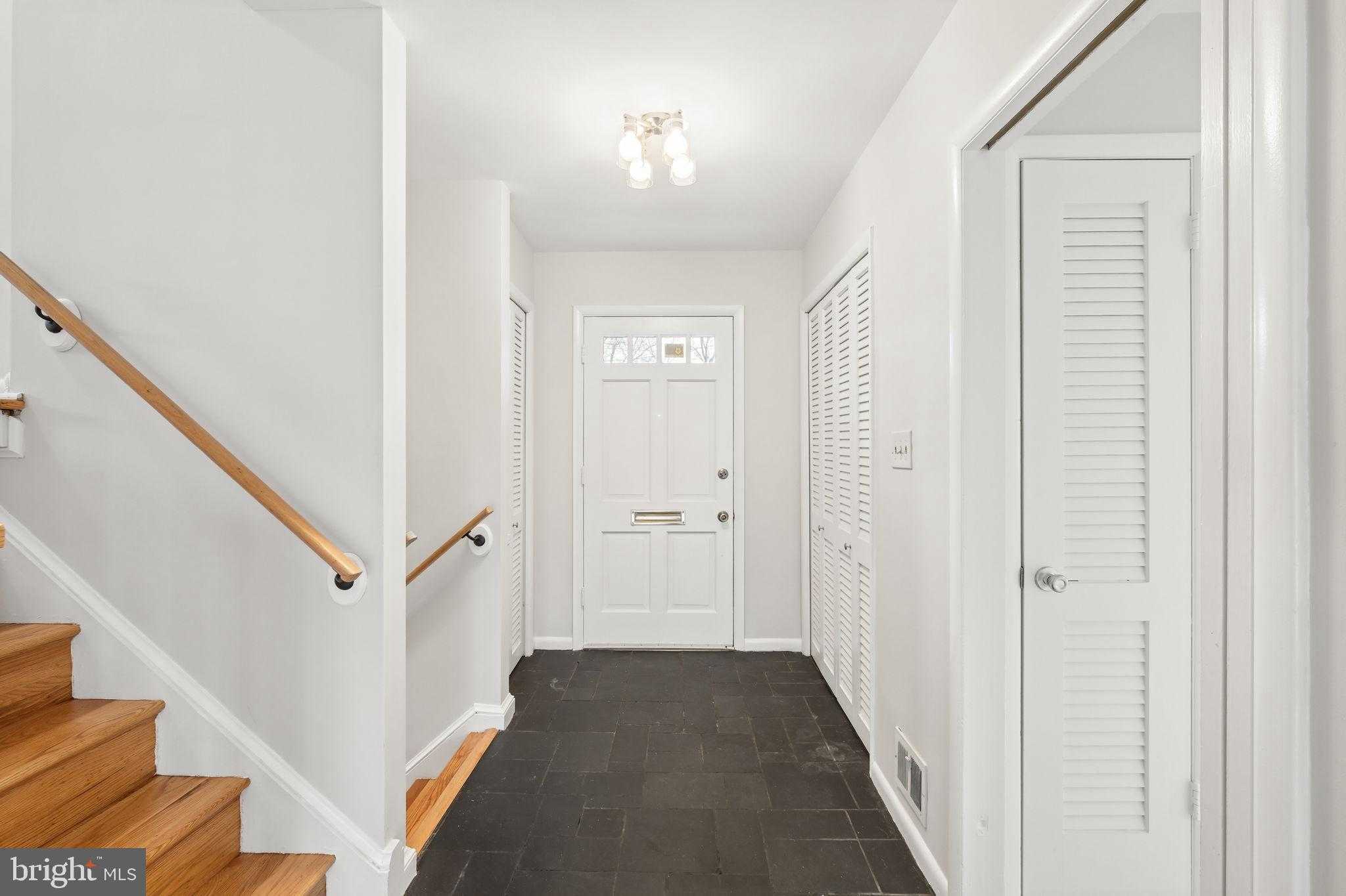 9804 Inglemere Dr photo 3