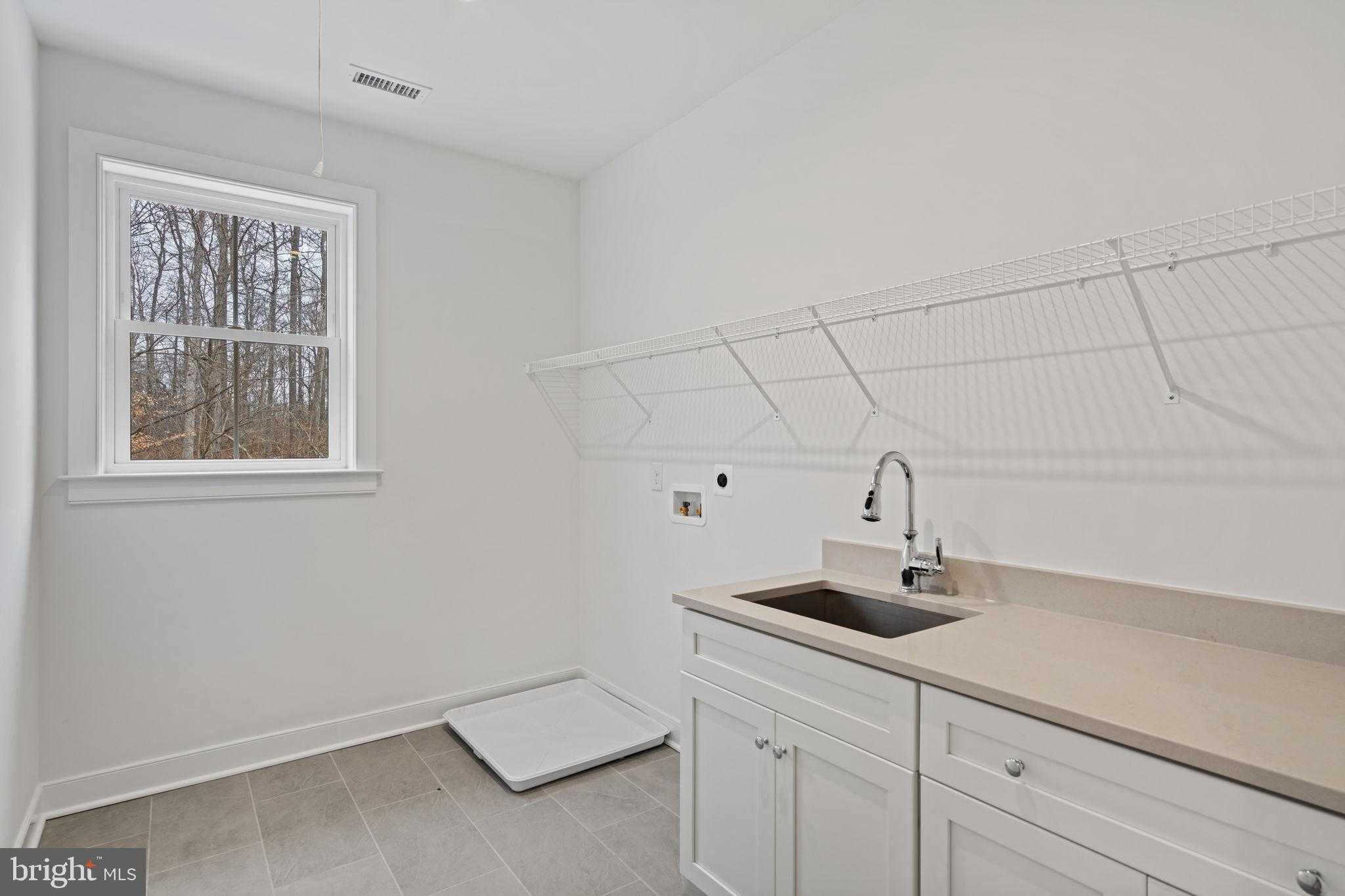 151 Lexington Mnr photo 22