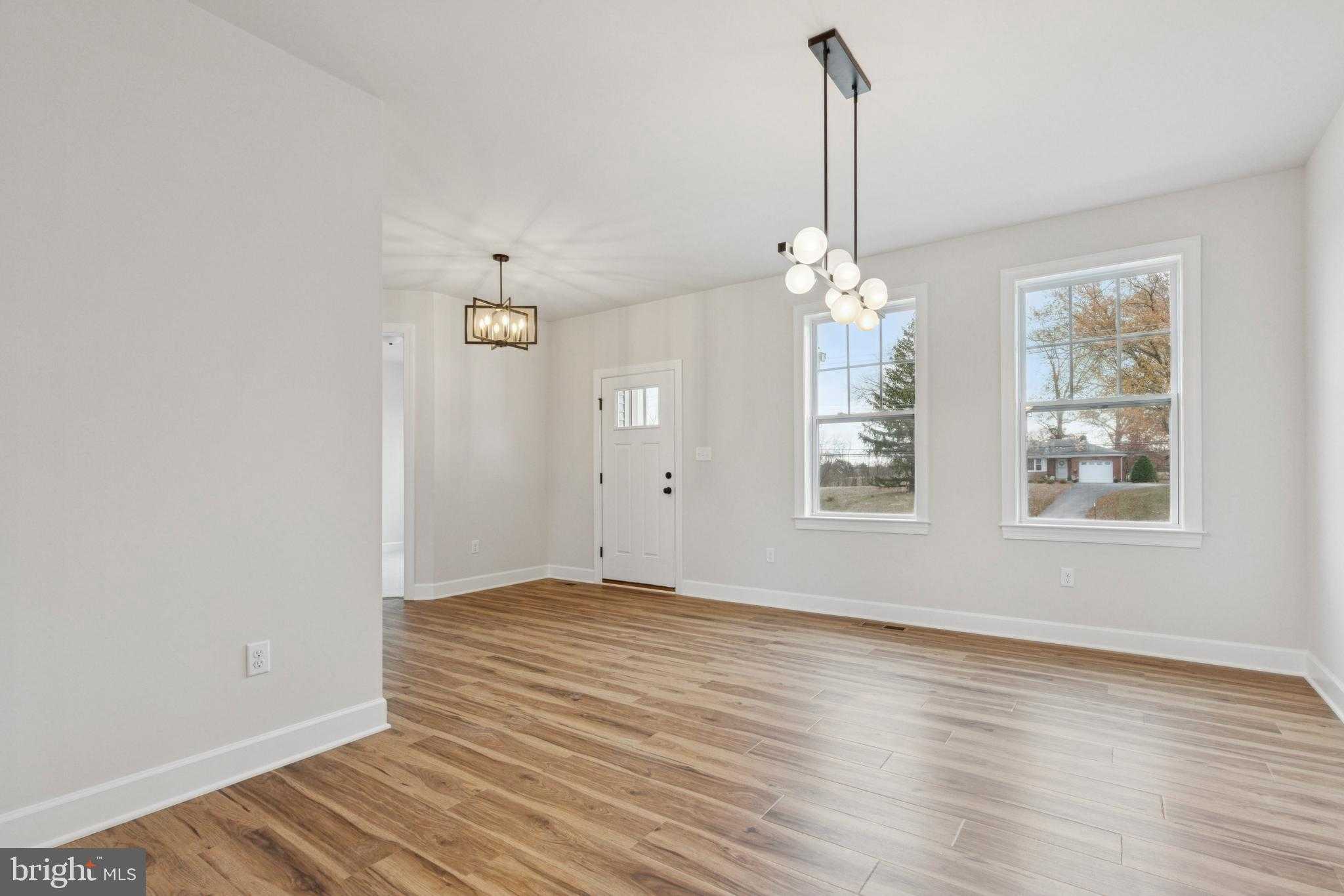 2803 N Charlotte St photo 2