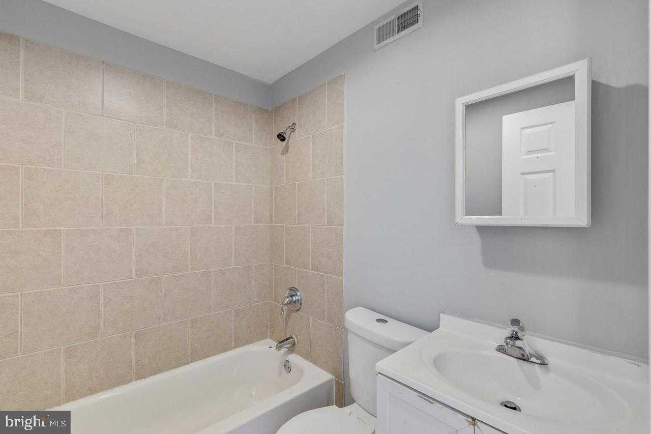 1711 N Gratz St photo 13