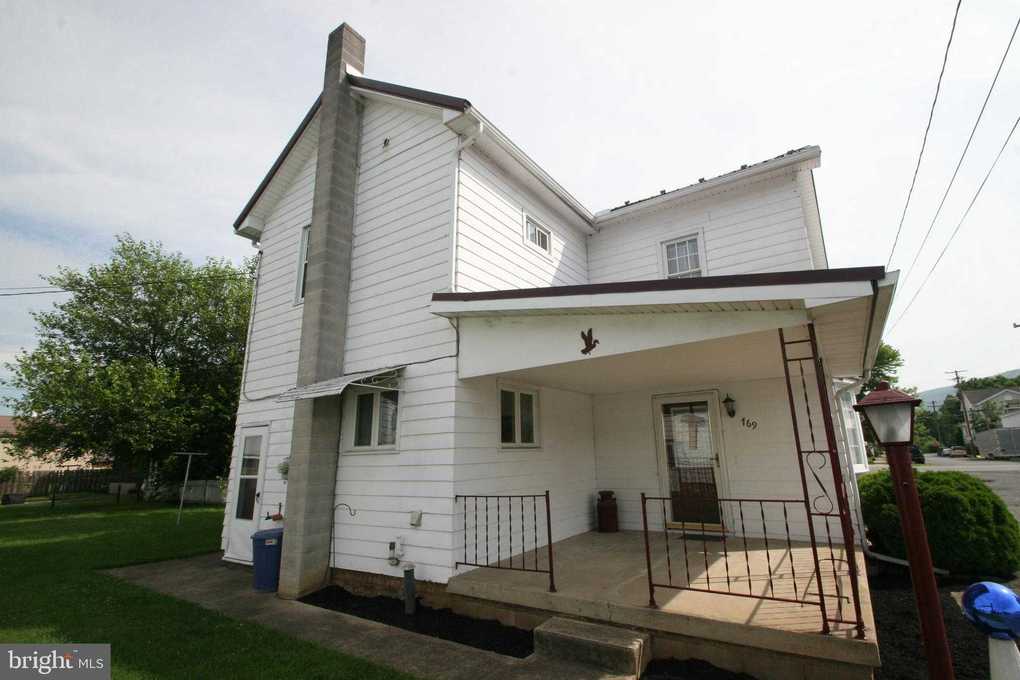 769 Ashman St photo 3