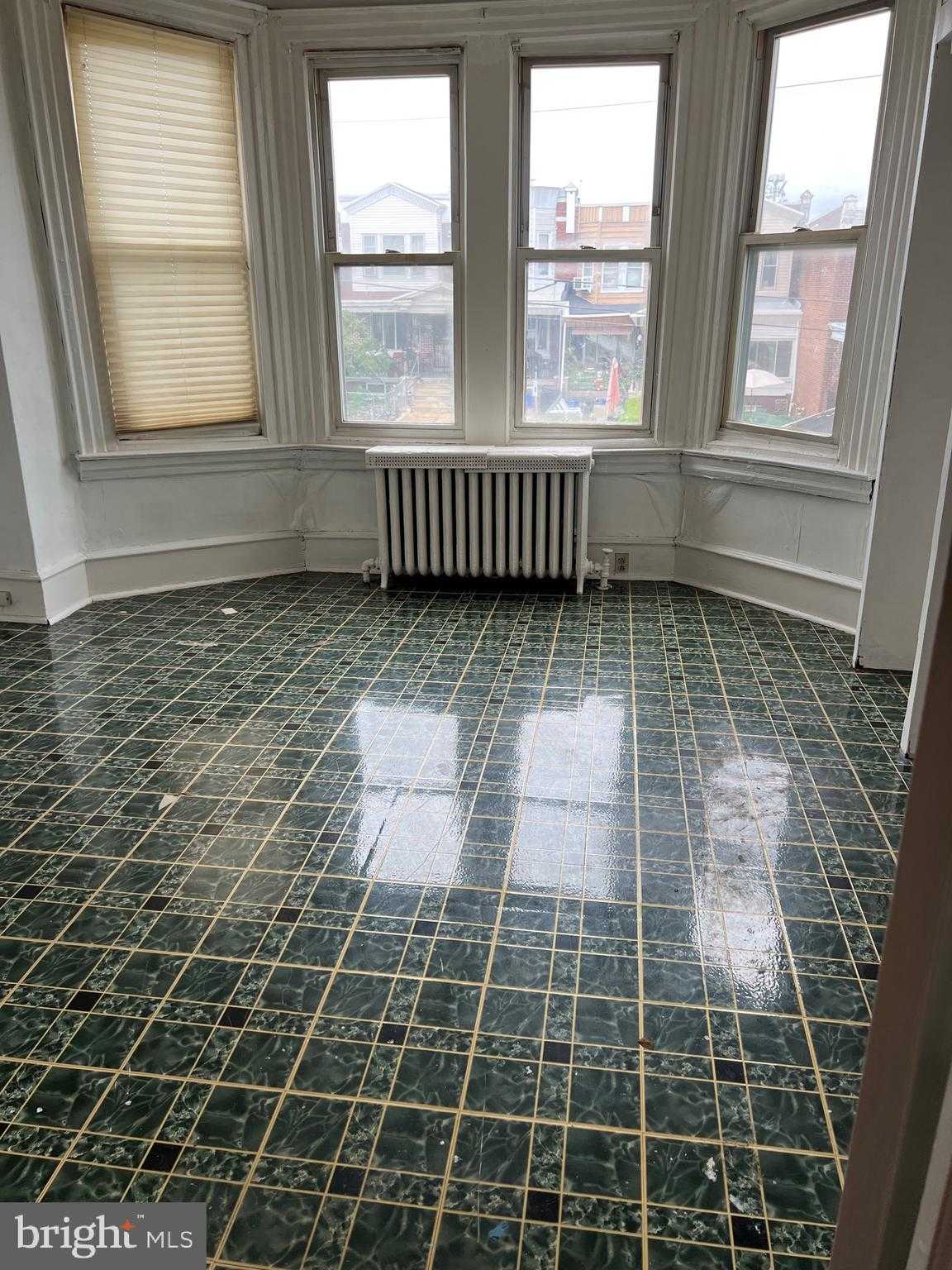 4941 N Front St photo 8