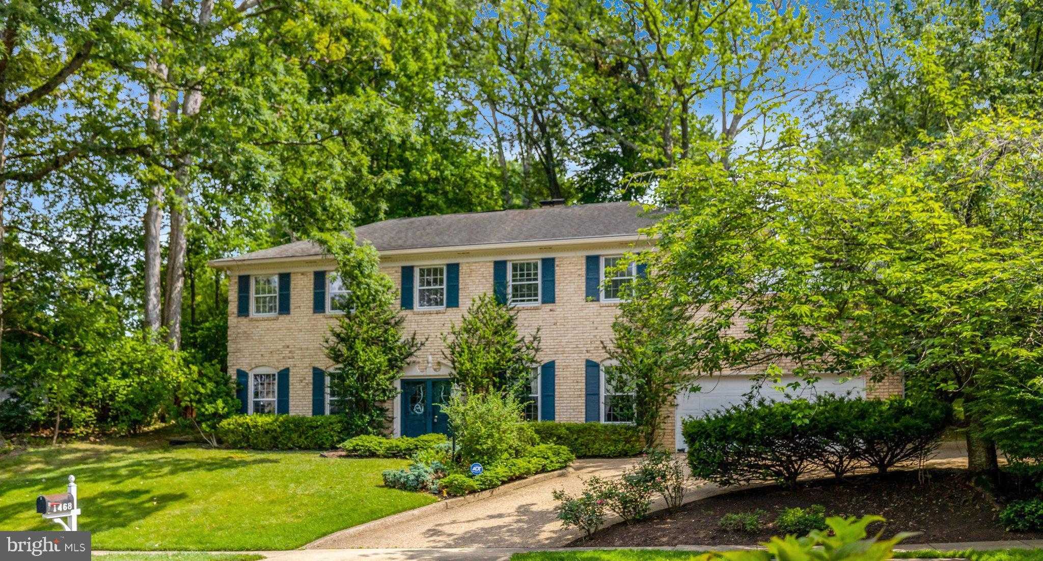 1468 Highwood Dr photo 2