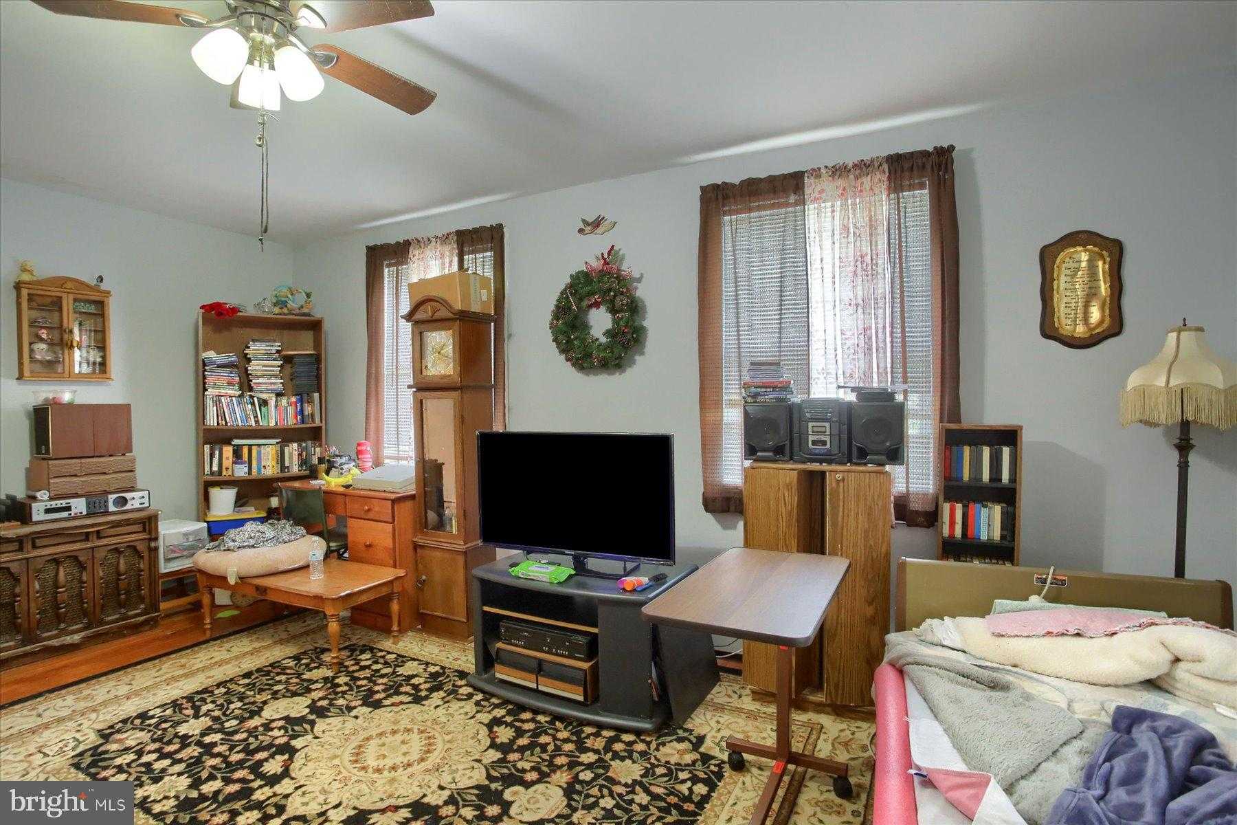 46 N Front St photo 6