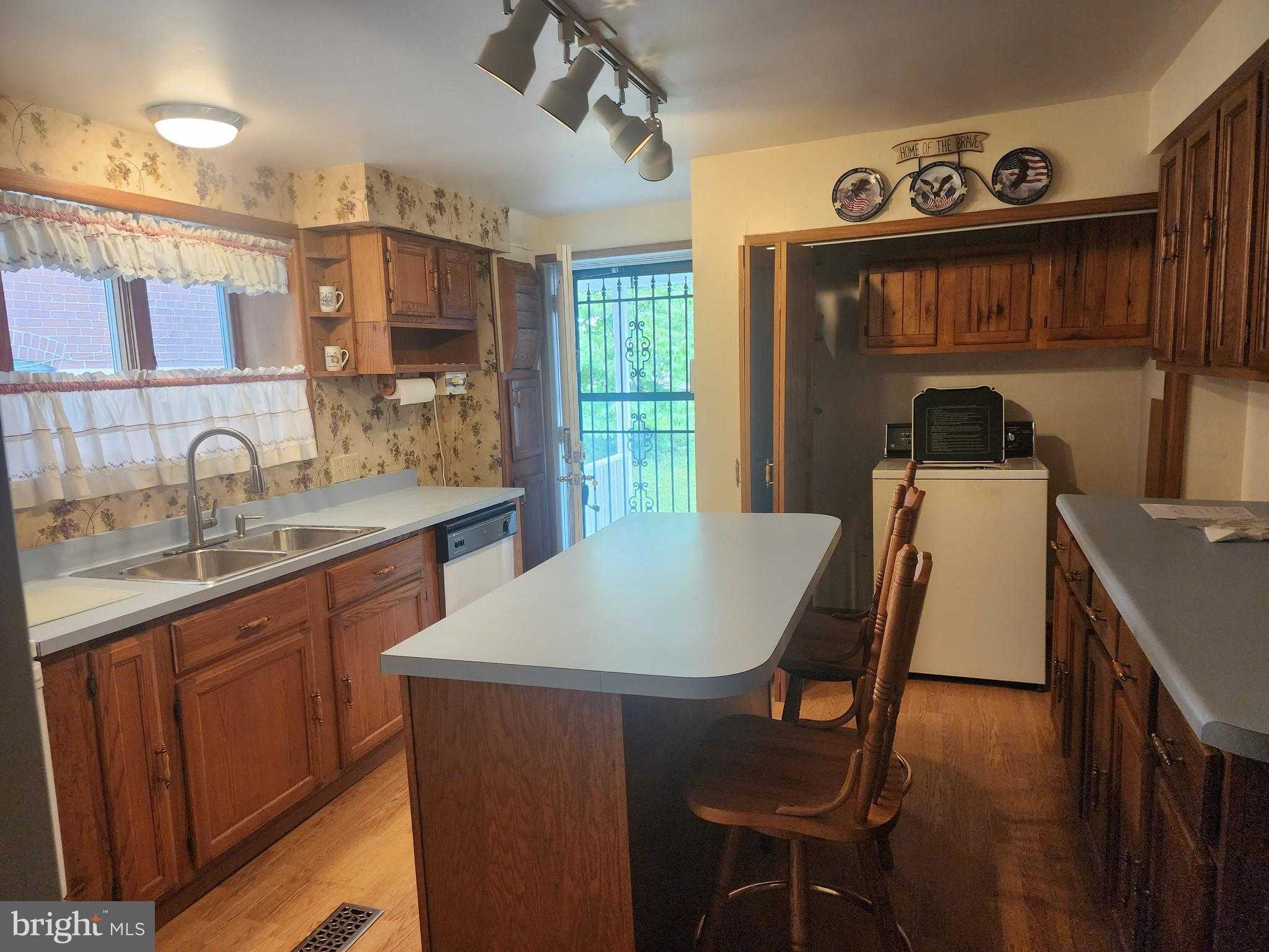 520 Cumberland St photo 18