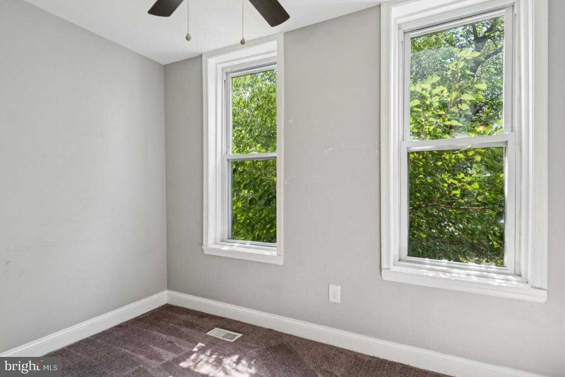 210 S Loudon Ave photo 19