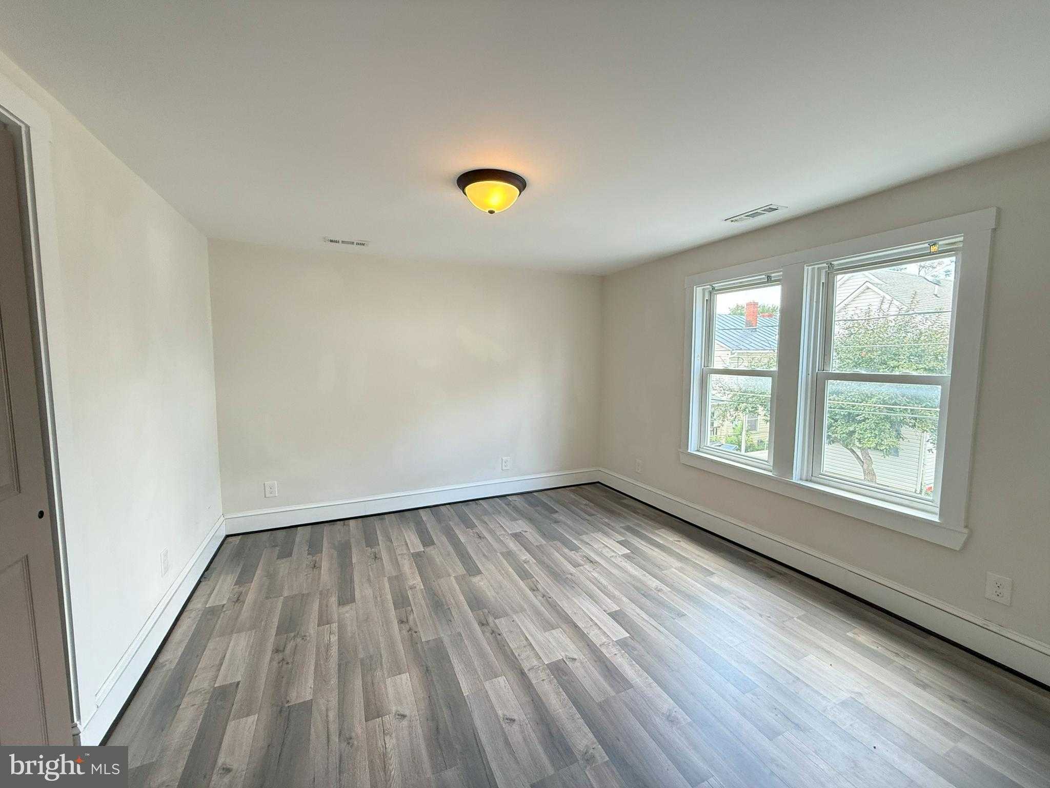 369 Charles St photo 7