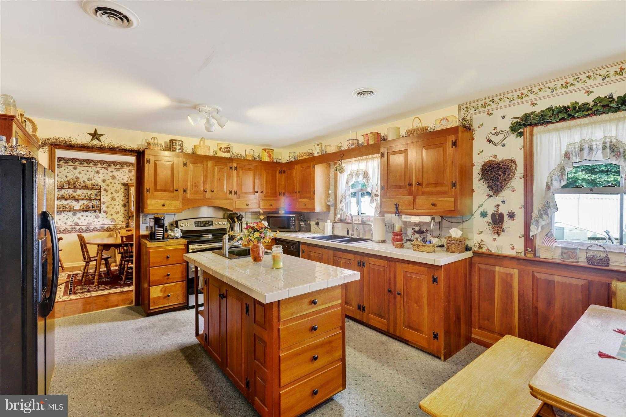 610 Westover Rd photo 11