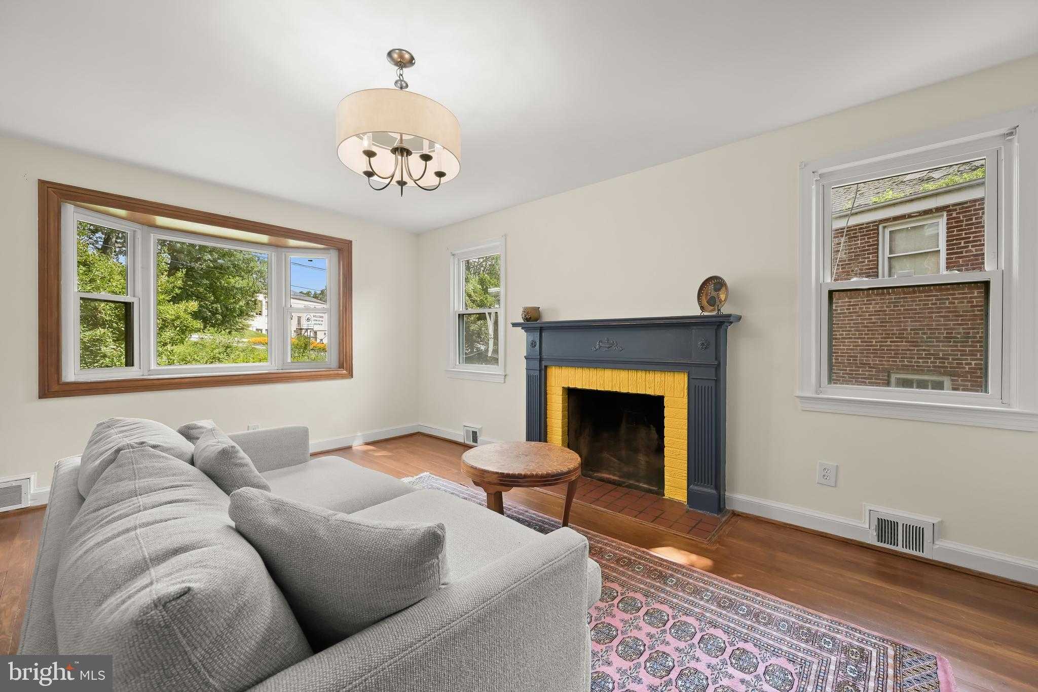 1011 Hopewell Ave photo 2