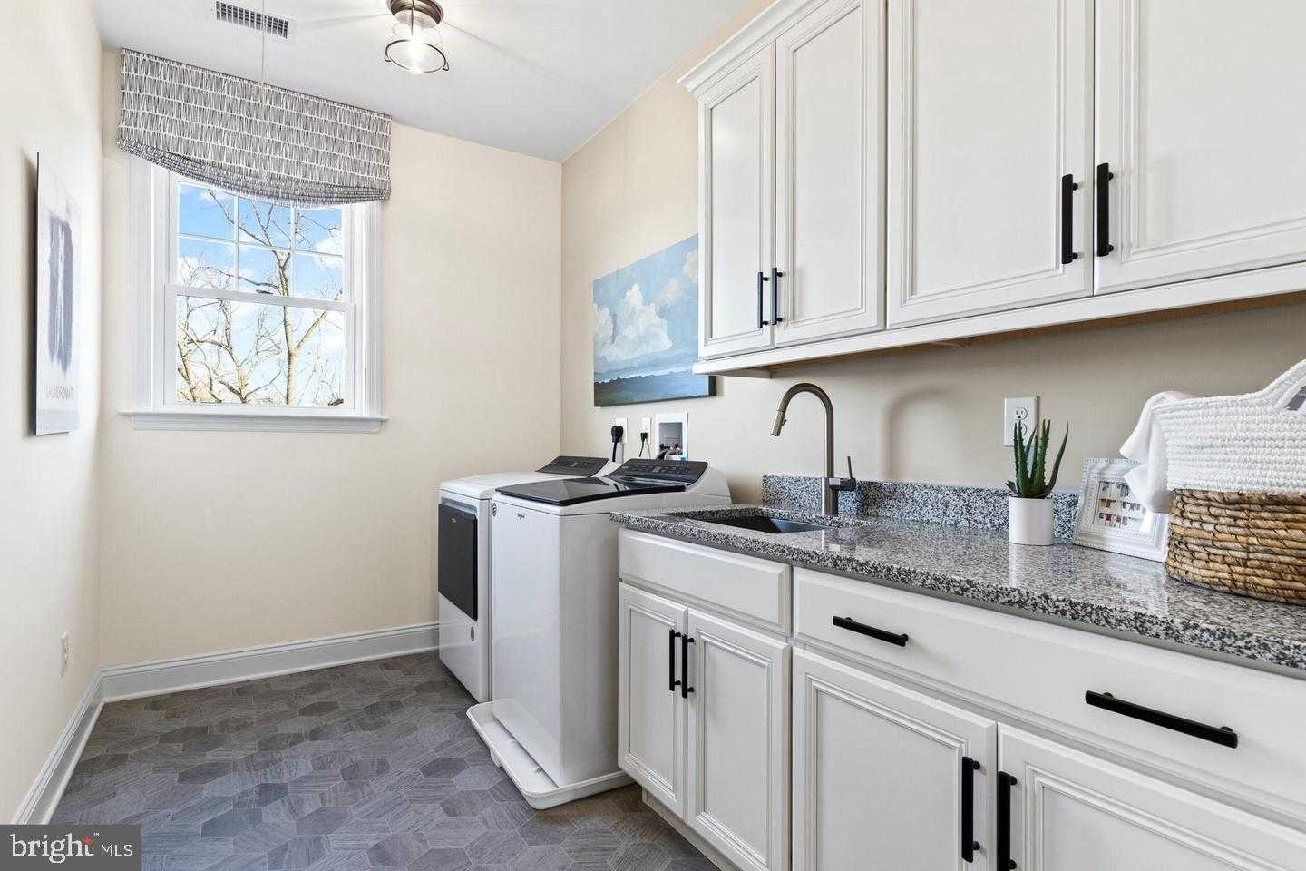 159 Lexington Mnr photo 8