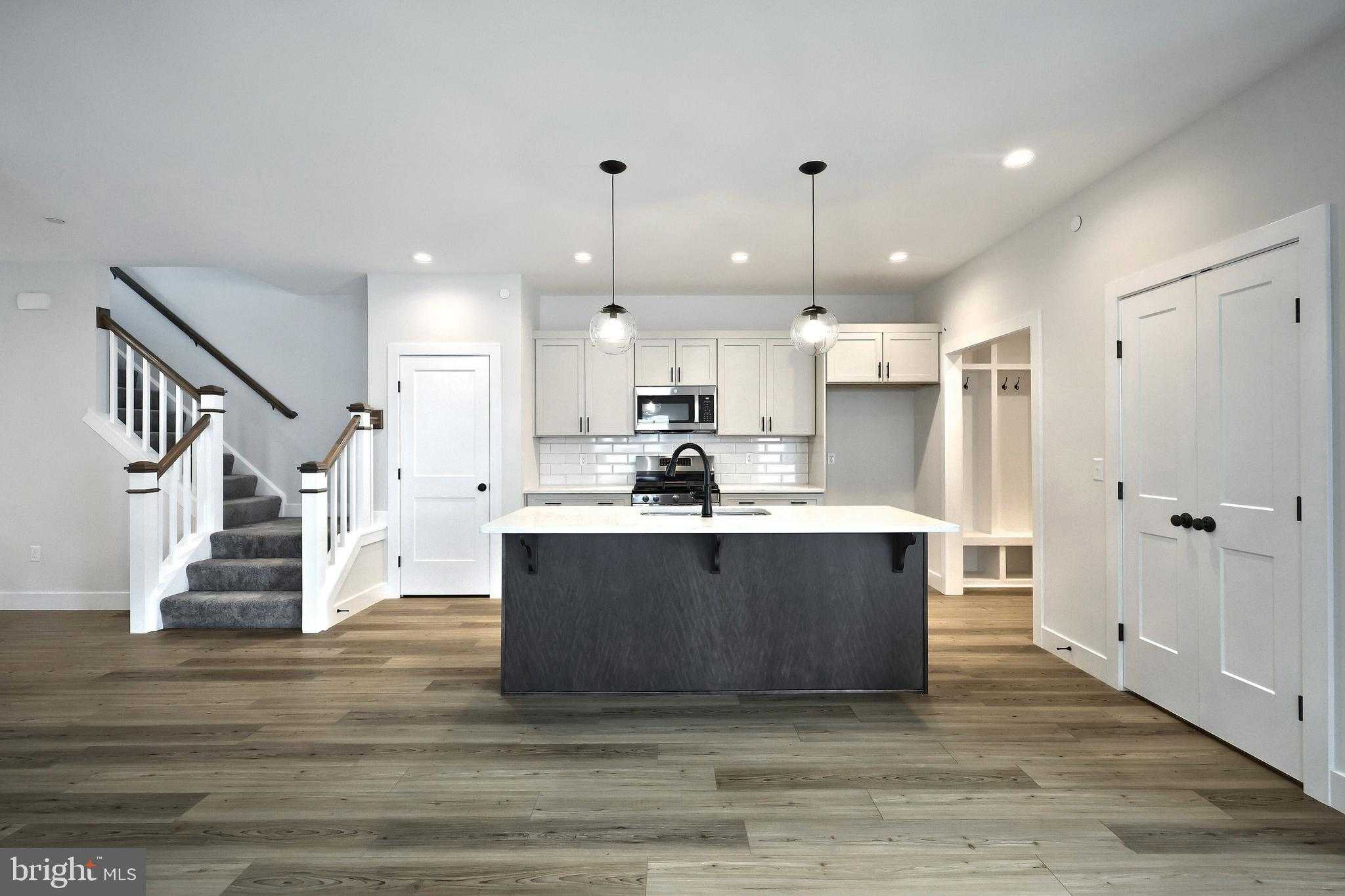 107 Madison Dr photo 4