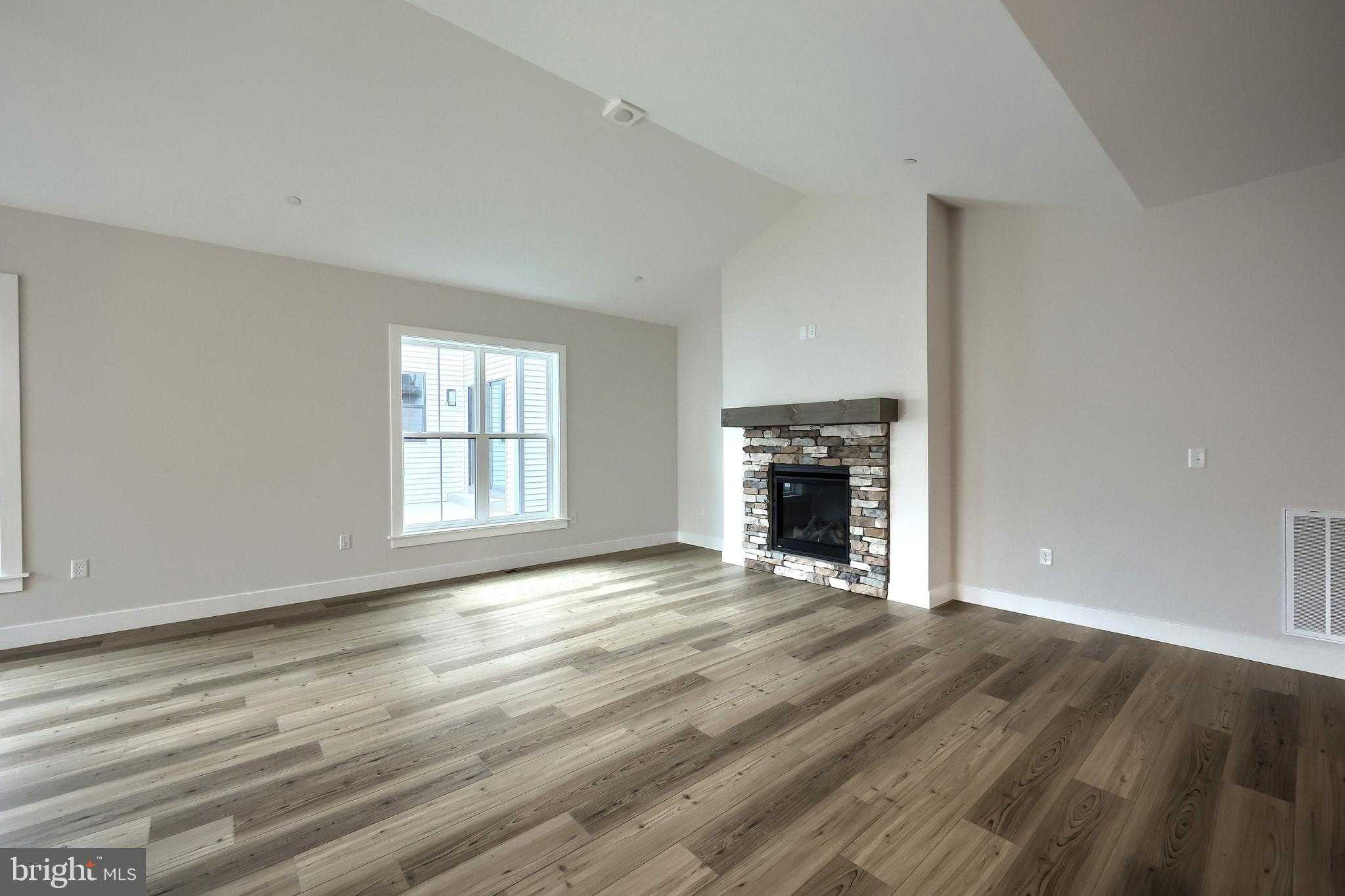 107 Madison Dr photo 9