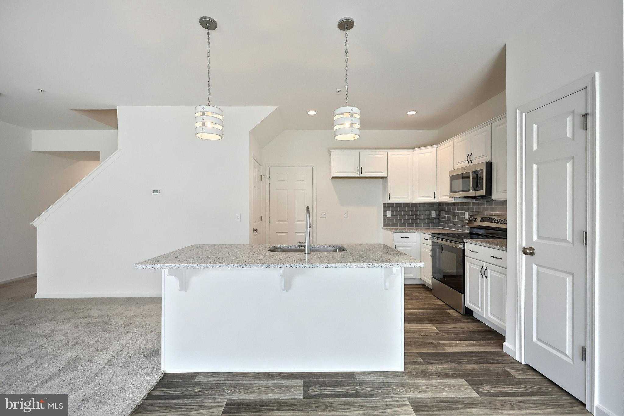 7863 Briarwood Dr photo 4