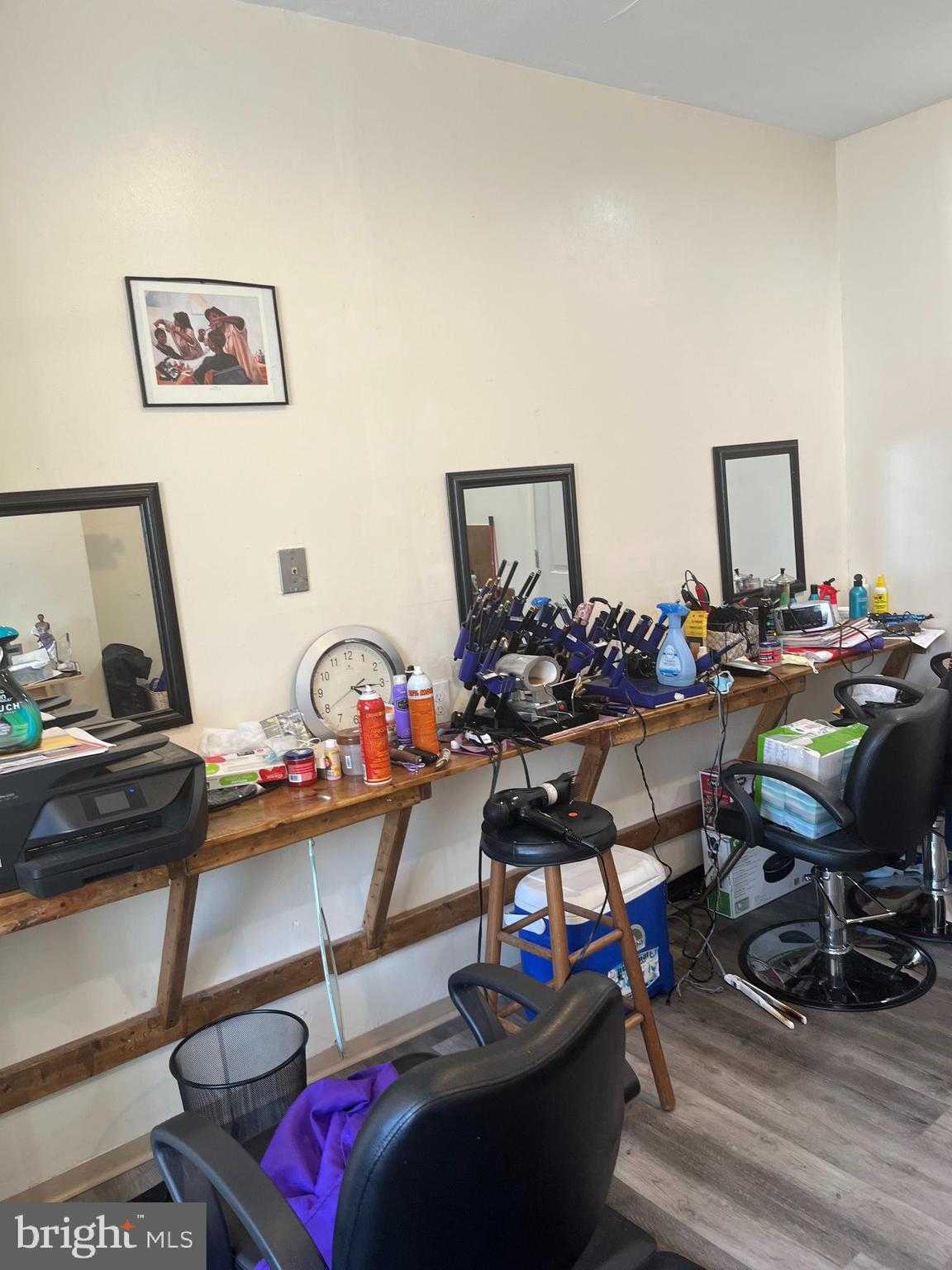 1539 W Thompson St photo 2