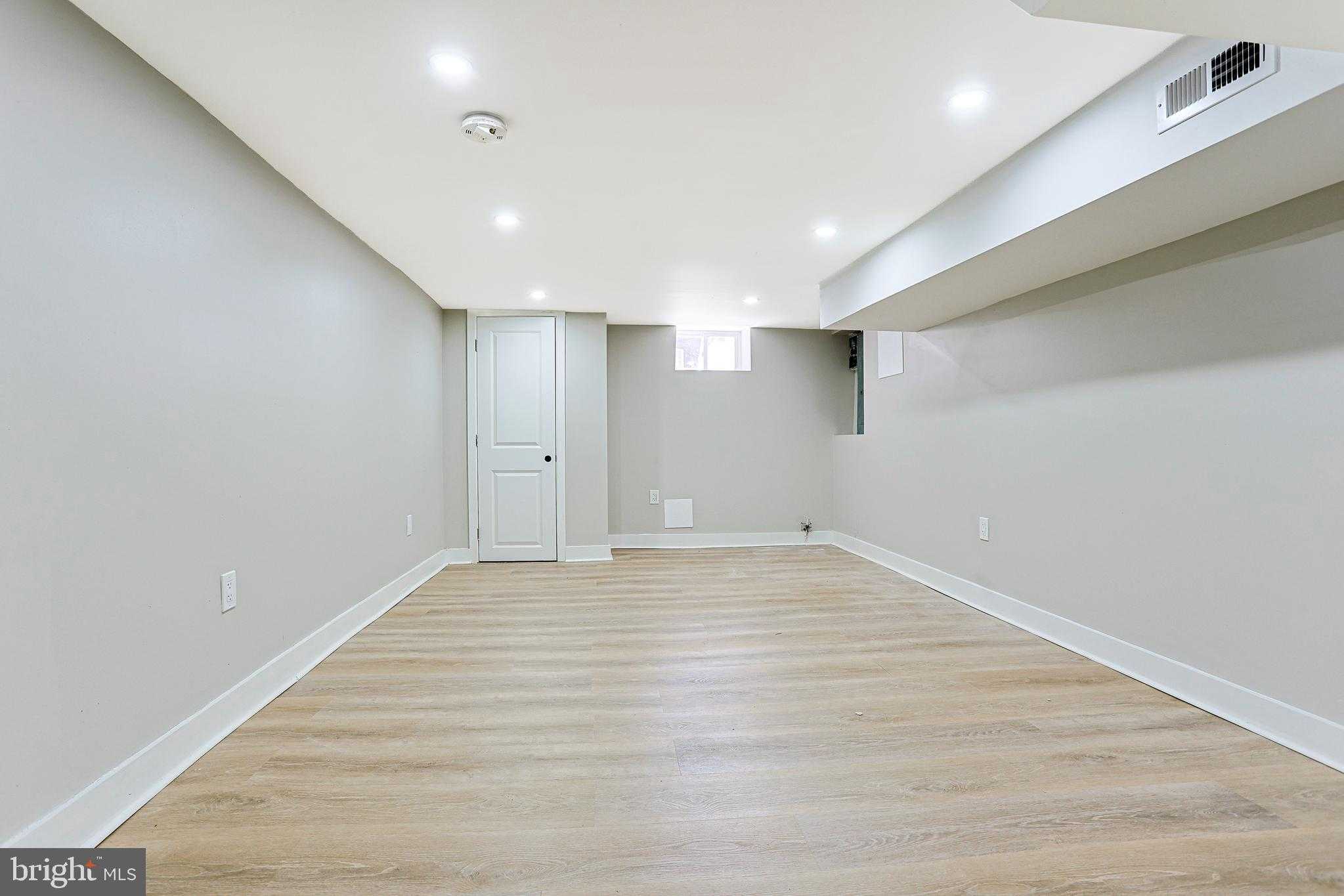 2129 E Tioga St photo 27