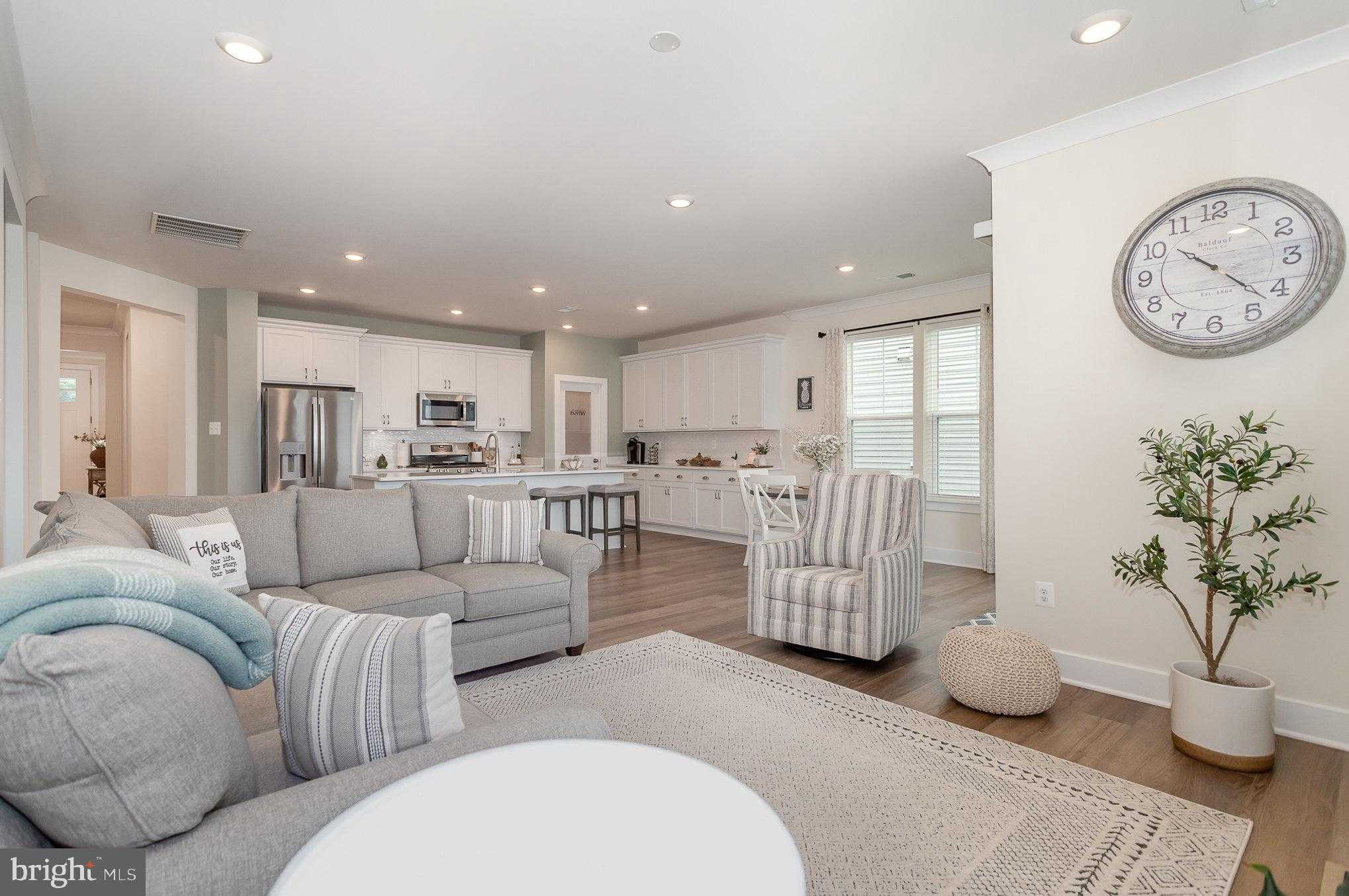 318 Rustic Wood Dr photo 3