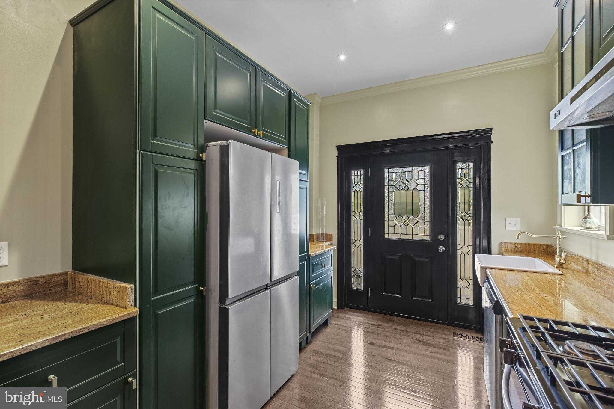 420 E Biddle St photo 14