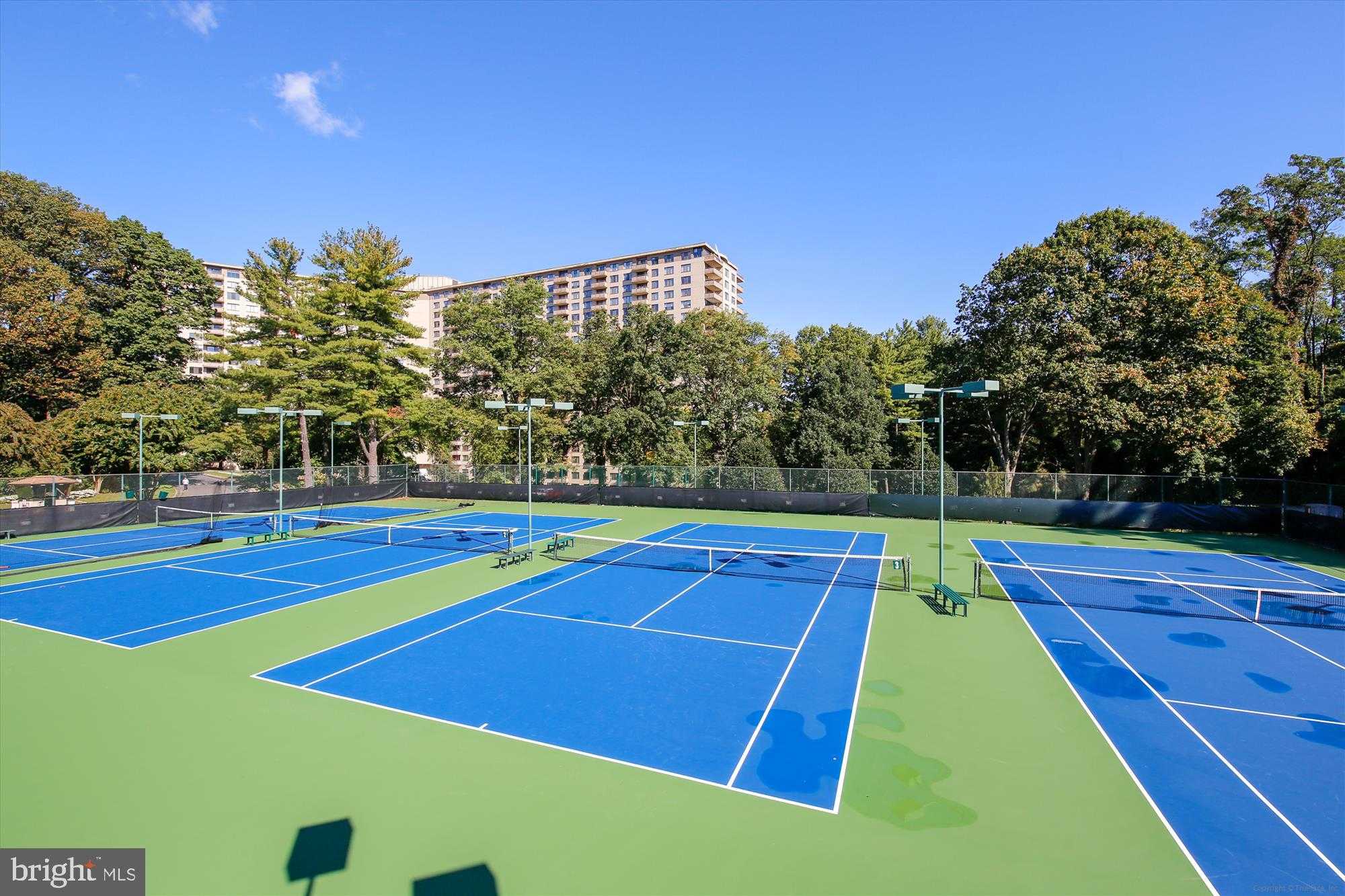 5225 Pooks Hill Rd Apt 417n photo 37