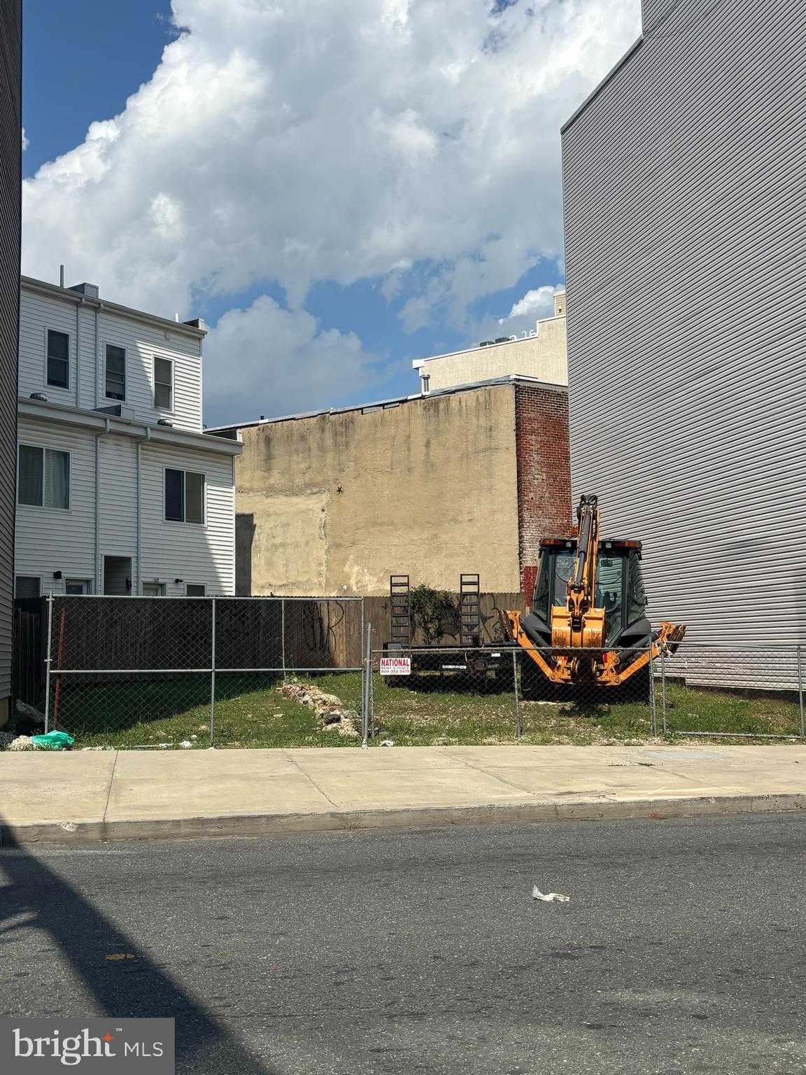 1551 Ridge Ave photo 2