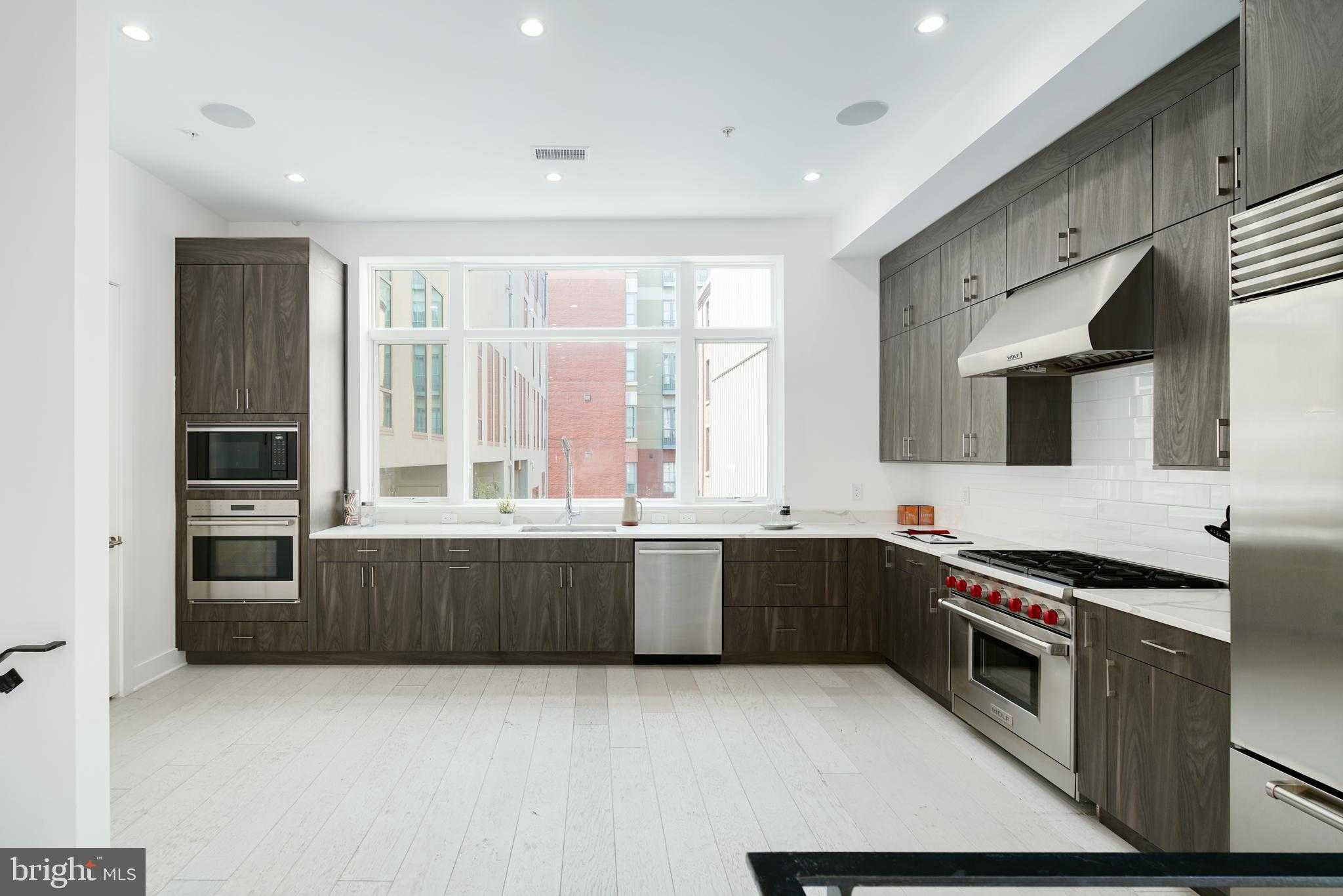 142r S Front St photo 2