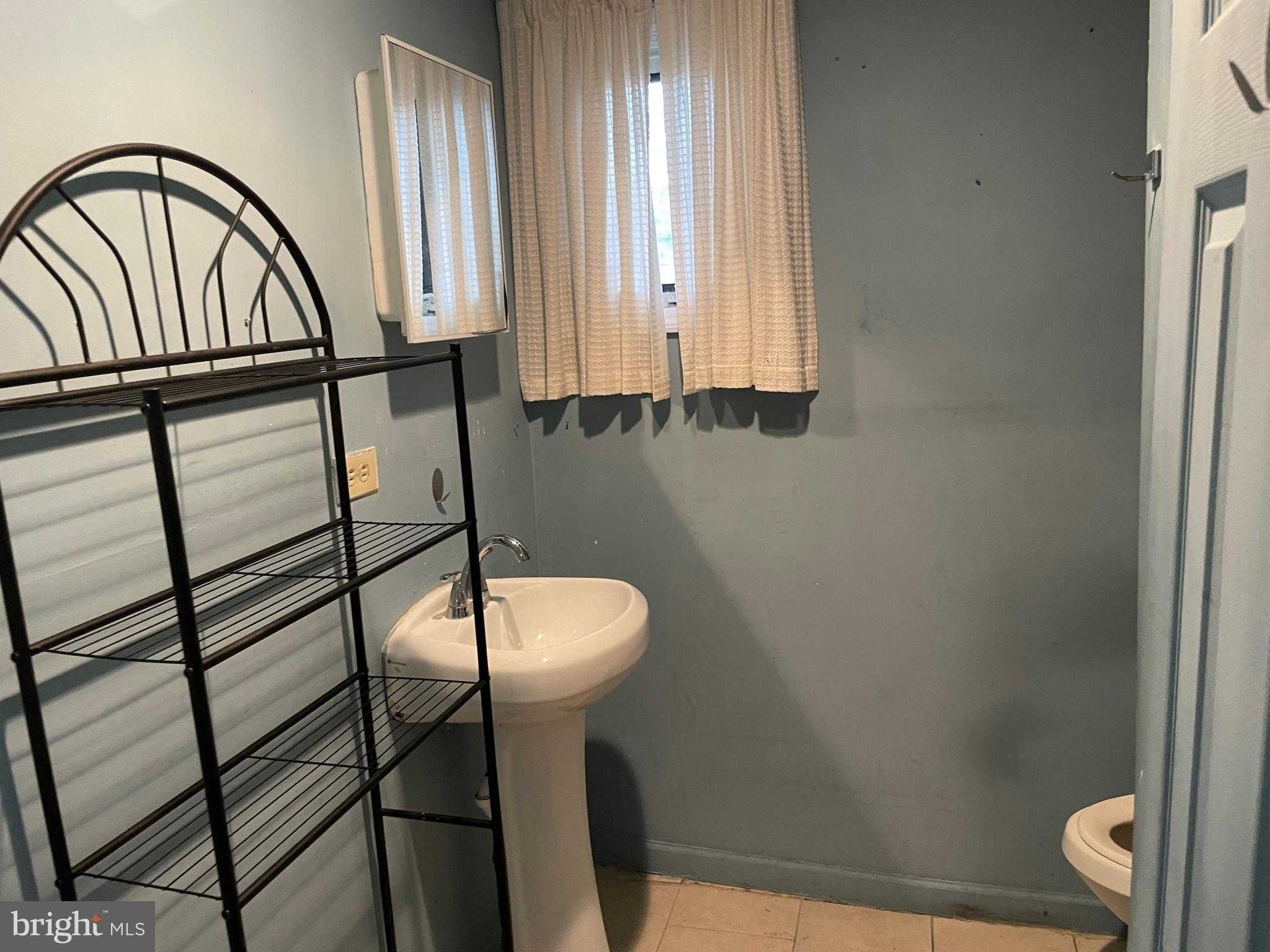 3436 N American St photo 12