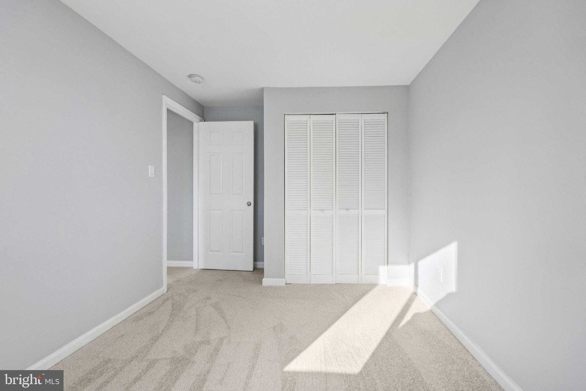 500 Giles Pl photo 34