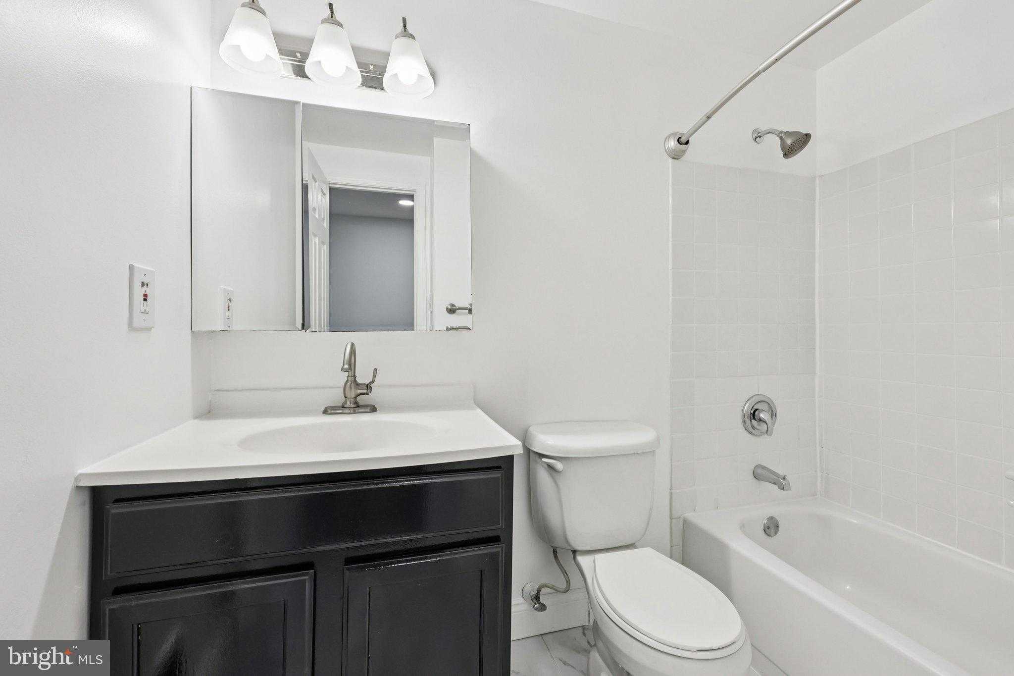 502 Giles Pl photo 35